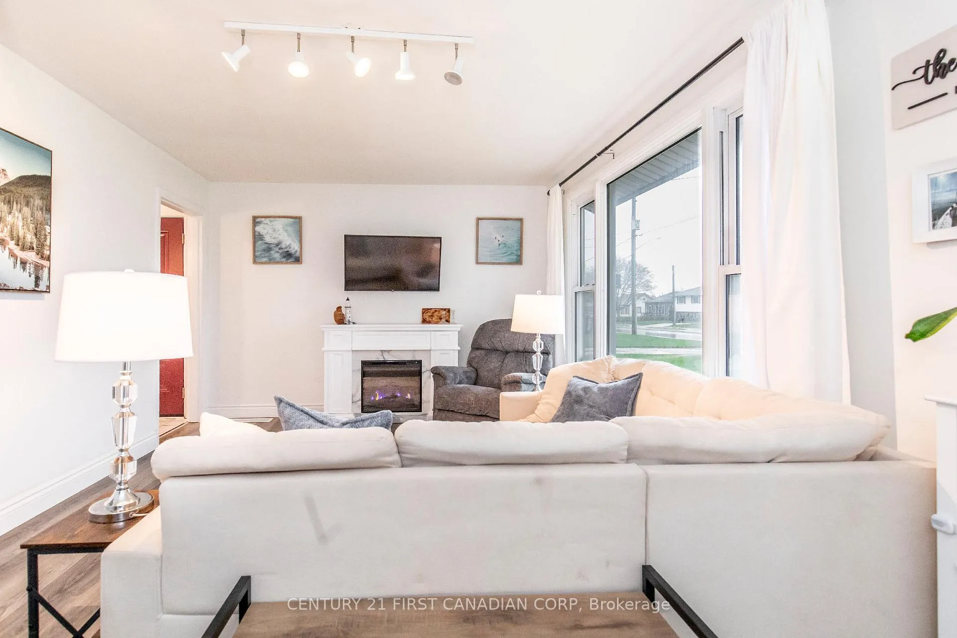 Photo 8 of 232 Queen Street, Strathroy-Caradoc, SE — HOMEH