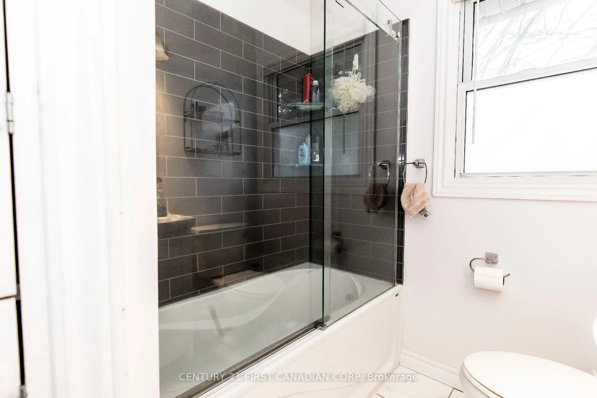 Photo 16 of 232 Queen Street, Strathroy-Caradoc, SE — HOMEH