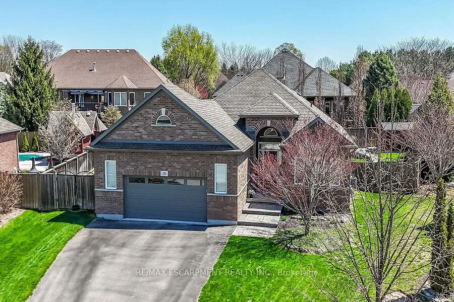 Photo 1 of 19 Lampman Drive, Pelham, Fenwick — HOMEH