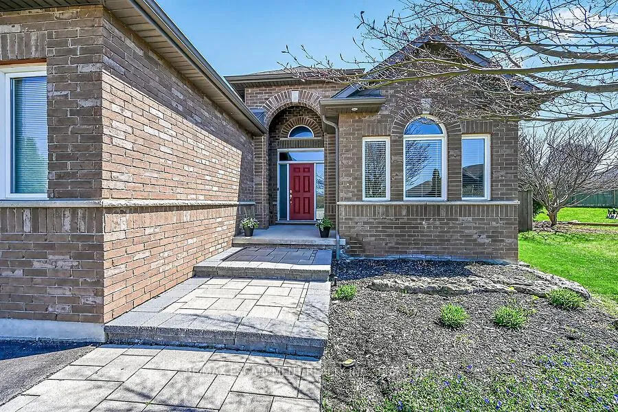Photo 4 of 19 Lampman Drive, Pelham, Fenwick — HOMEH