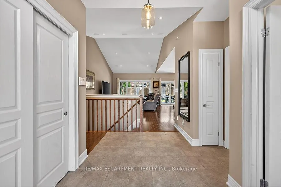 Photo 5 of 19 Lampman Drive, Pelham, Fenwick — HOMEH