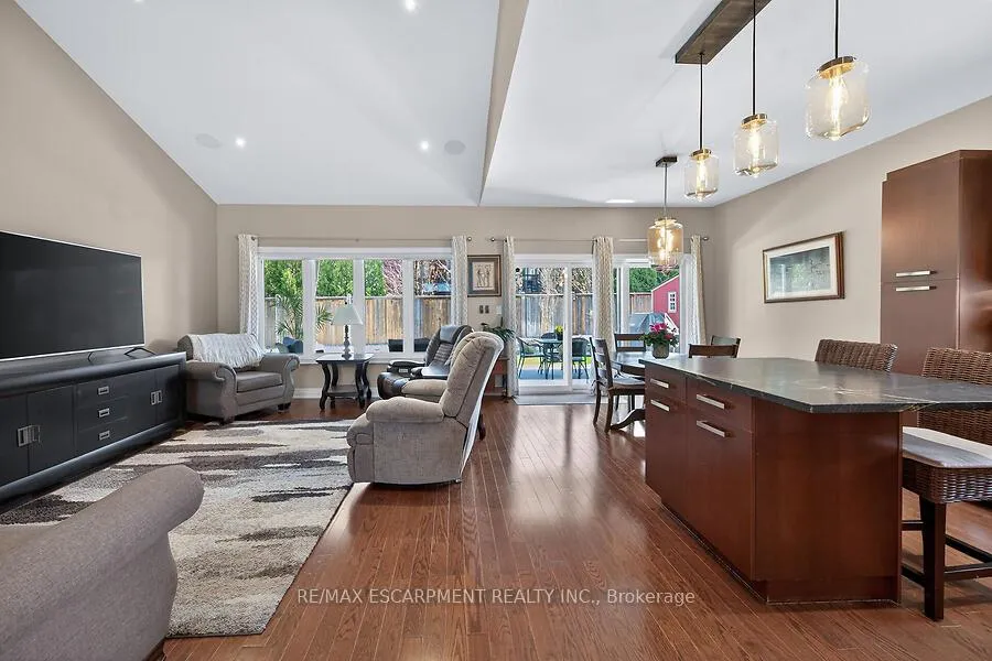 Photo 8 of 19 Lampman Drive, Pelham, Fenwick — HOMEH