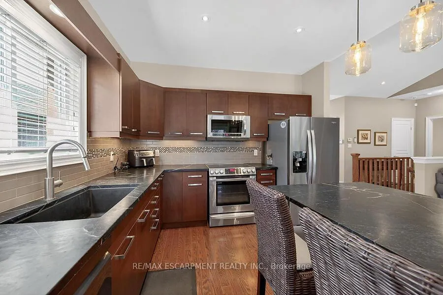 Photo 13 of 19 Lampman Drive, Pelham, Fenwick — HOMEH