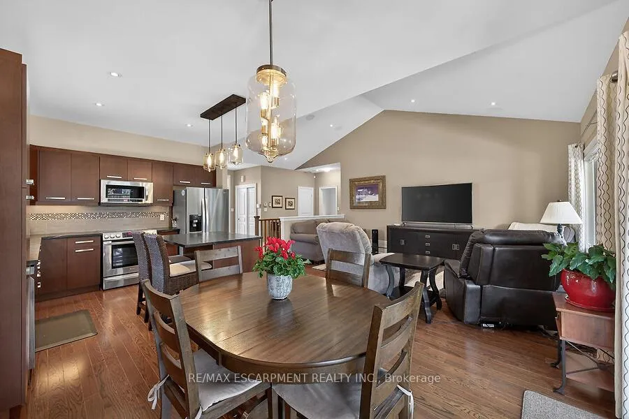 Photo 14 of 19 Lampman Drive, Pelham, Fenwick — HOMEH