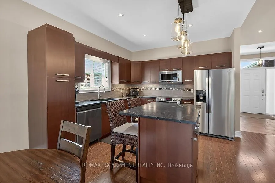 Photo 15 of 19 Lampman Drive, Pelham, Fenwick — HOMEH