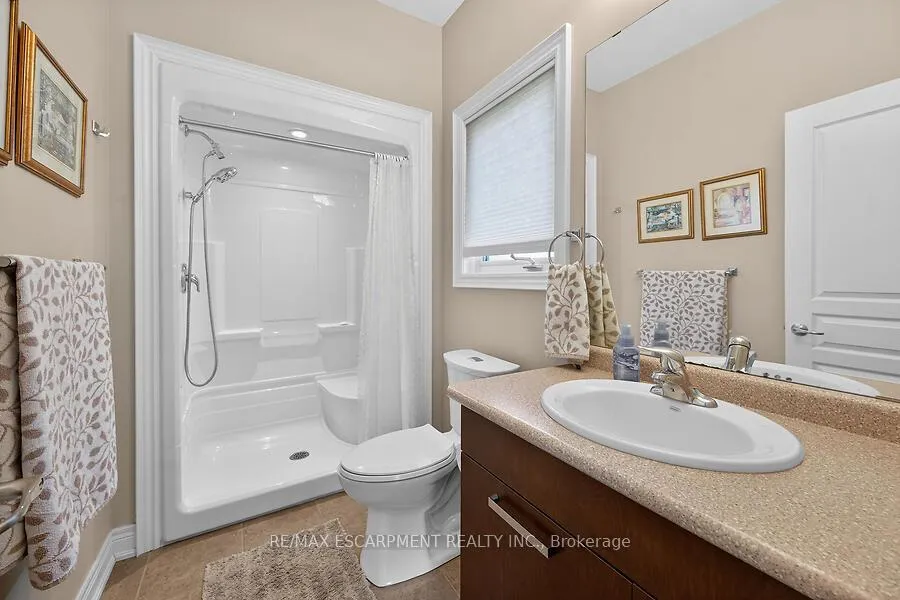 Photo 17 of 19 Lampman Drive, Pelham, Fenwick — HOMEH