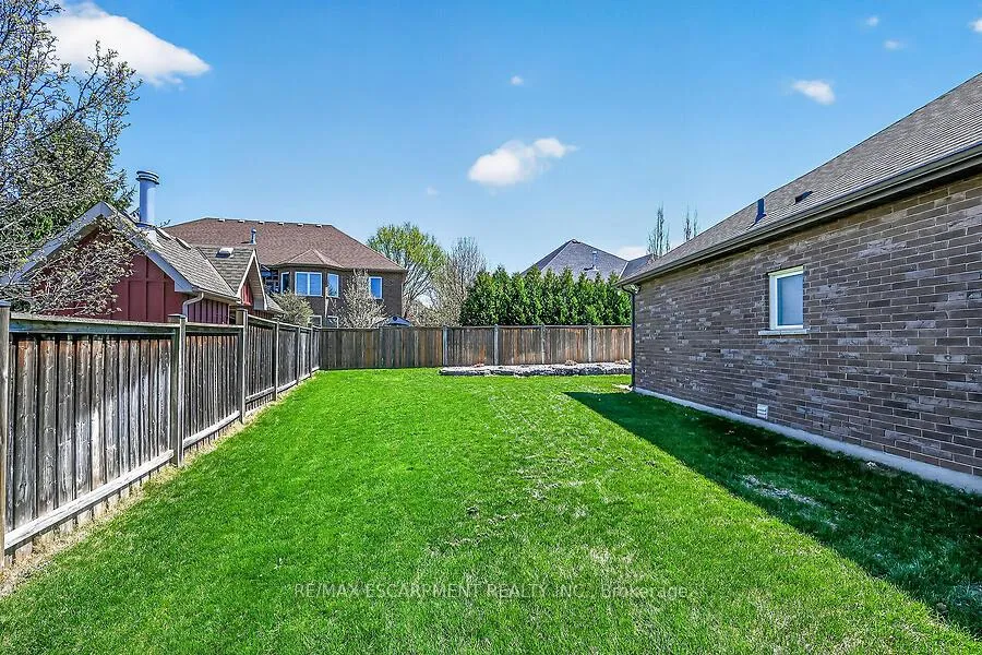 Photo 35 of 19 Lampman Drive, Pelham, Fenwick — HOMEH