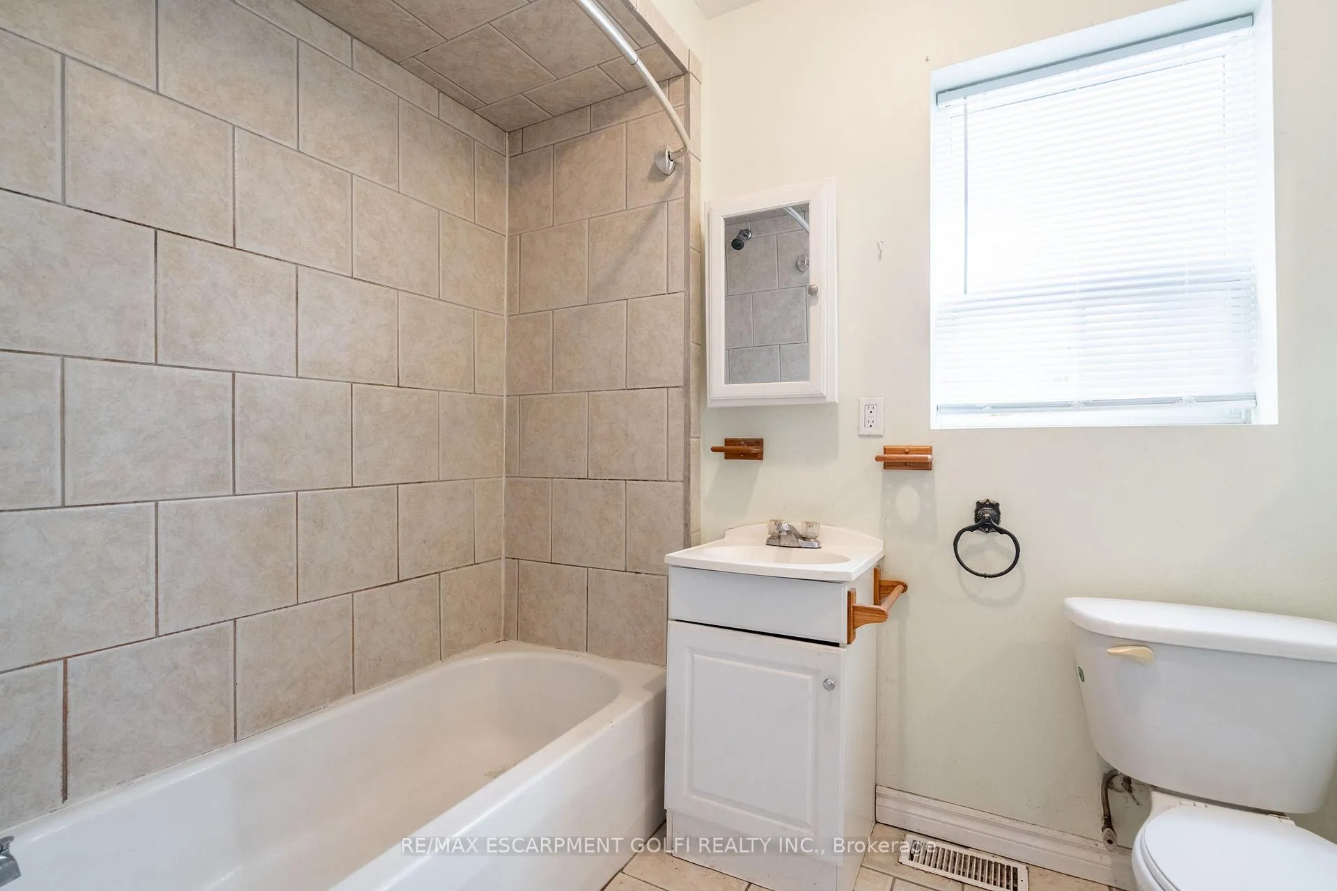 Photo 19 of 26 Huron Street, Hamilton, Gibson — HOMEH