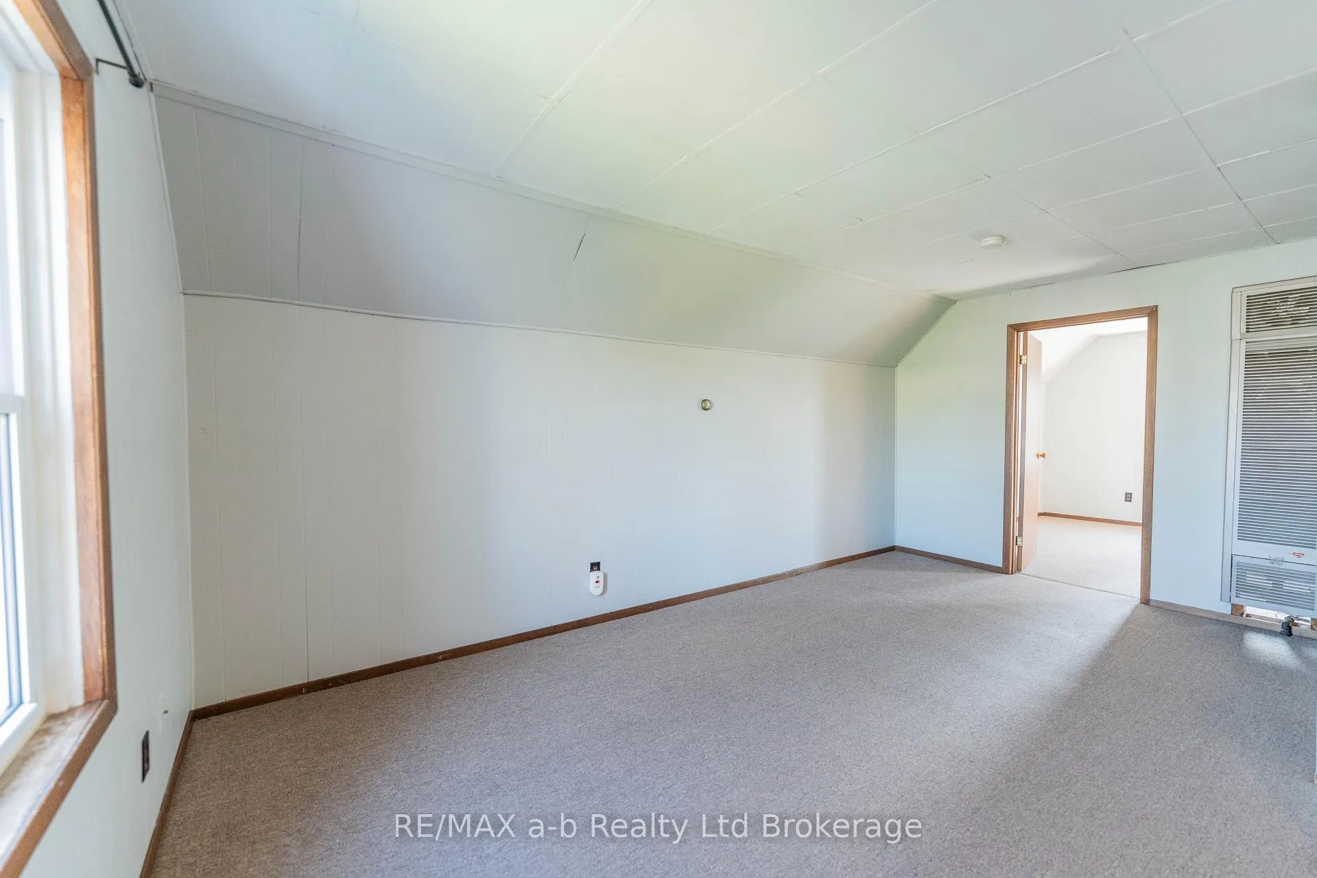 Photo 9 of Unit Unit A, 10 Mckenzie Street, Tillsonburg — HOMEH