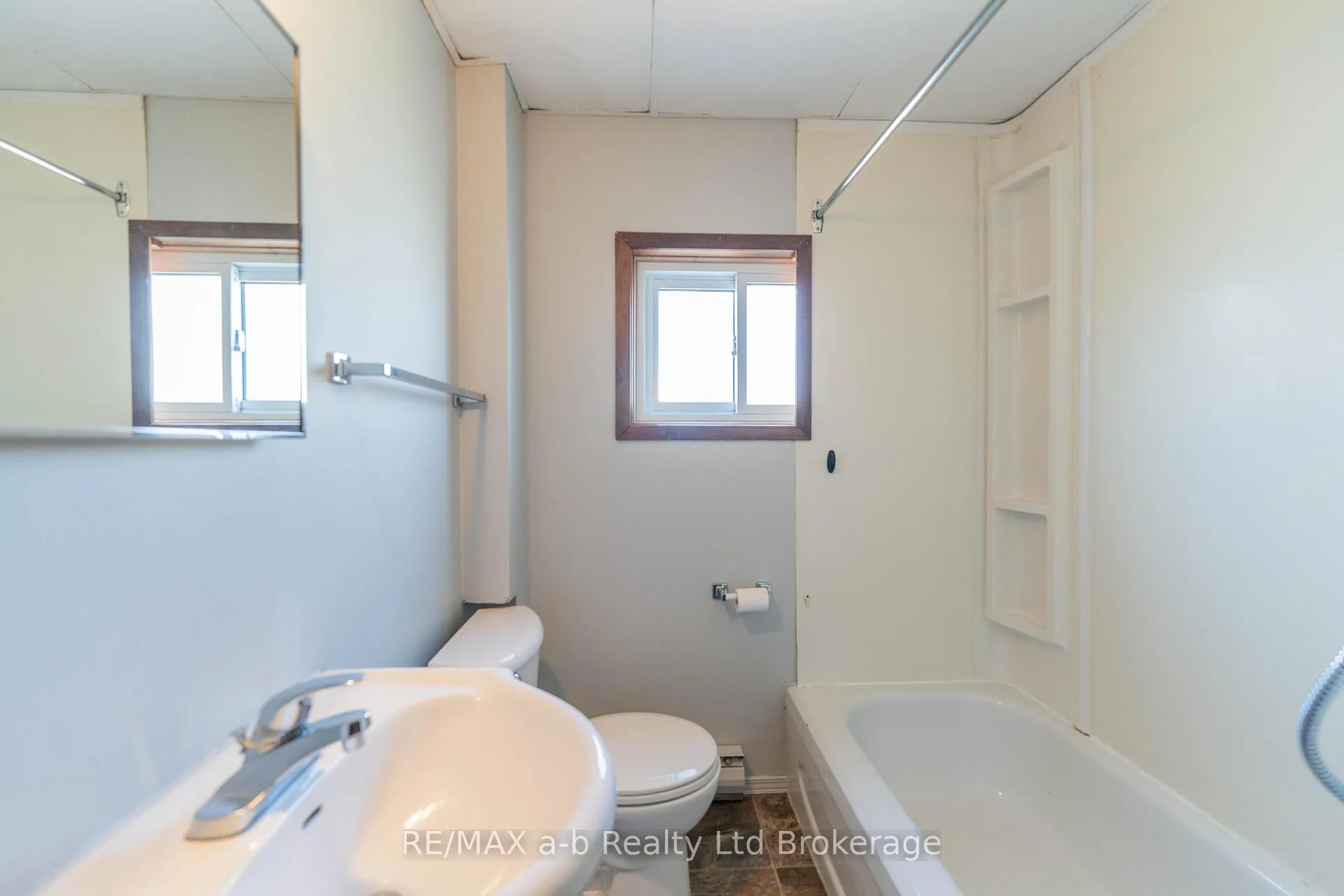 Photo 13 of Unit Unit A, 10 Mckenzie Street, Tillsonburg — HOMEH