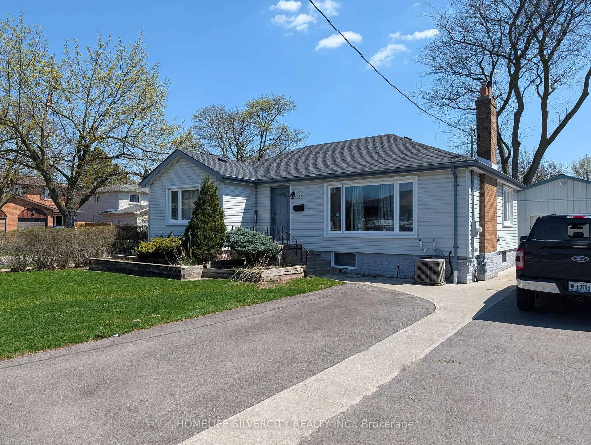 Photo 3 of 65 English Street, Brampton, Brampton West — HOMEH