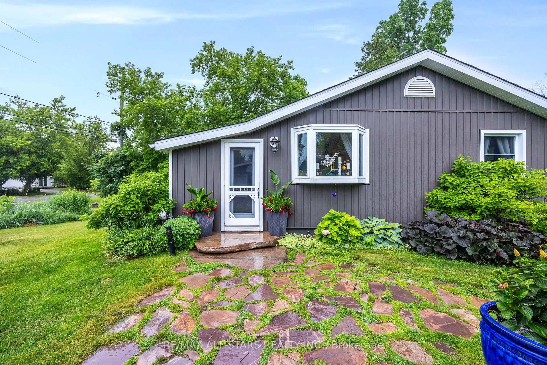 Photo 2 of 31 O'Dell Lane, Georgina, Historic Lakeshore Communities — HOMEH