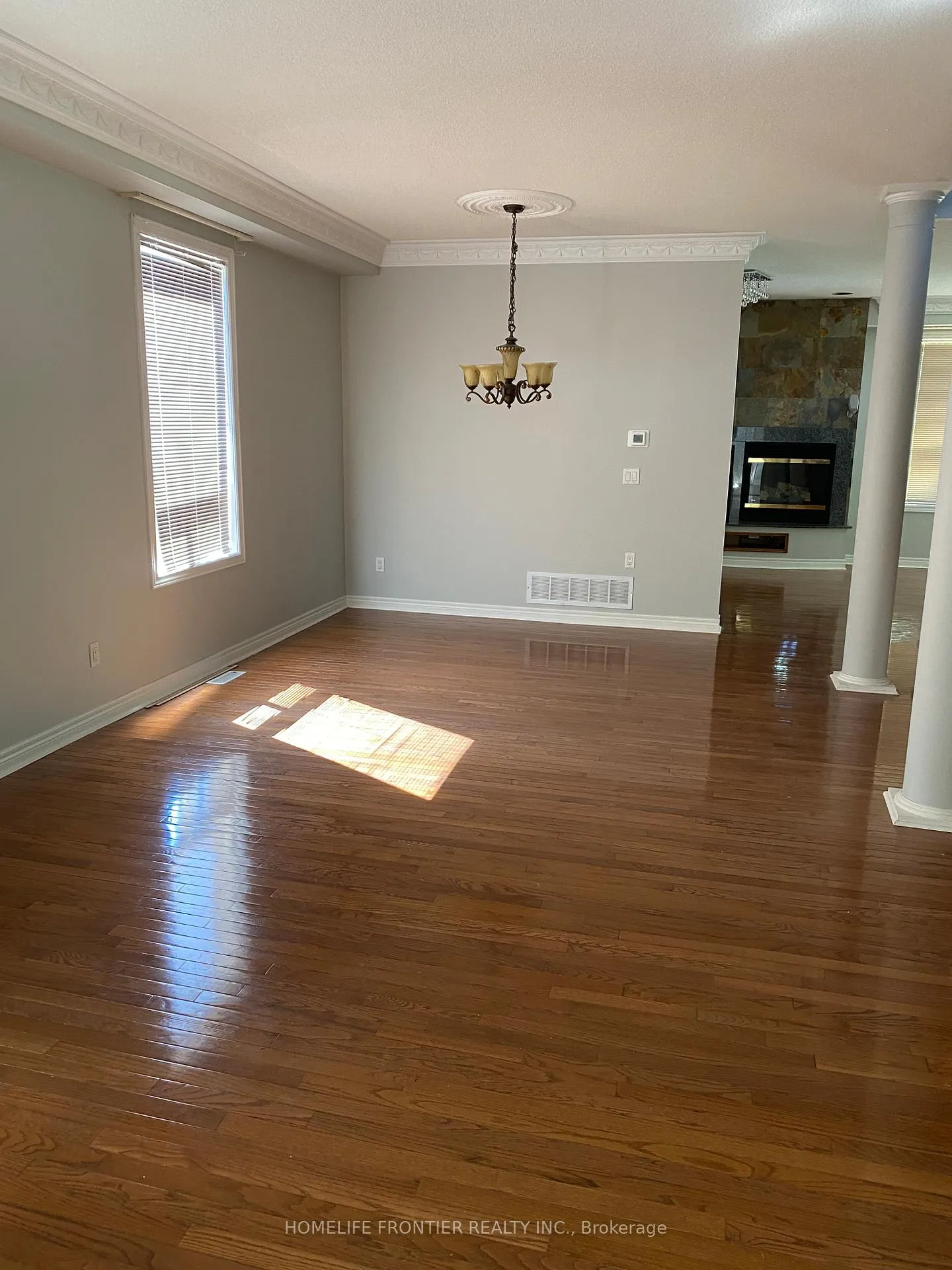 Photo 2 of 87 Estate Garden Drive, Richmond Hill, Oak Ridges — HOMEH