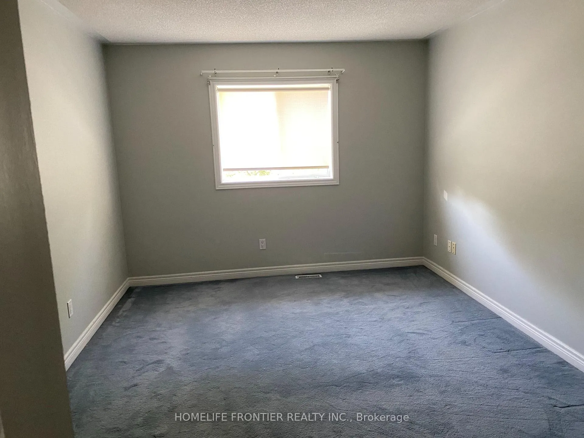 Photo 9 of 87 Estate Garden Drive, Richmond Hill, Oak Ridges — HOMEH
