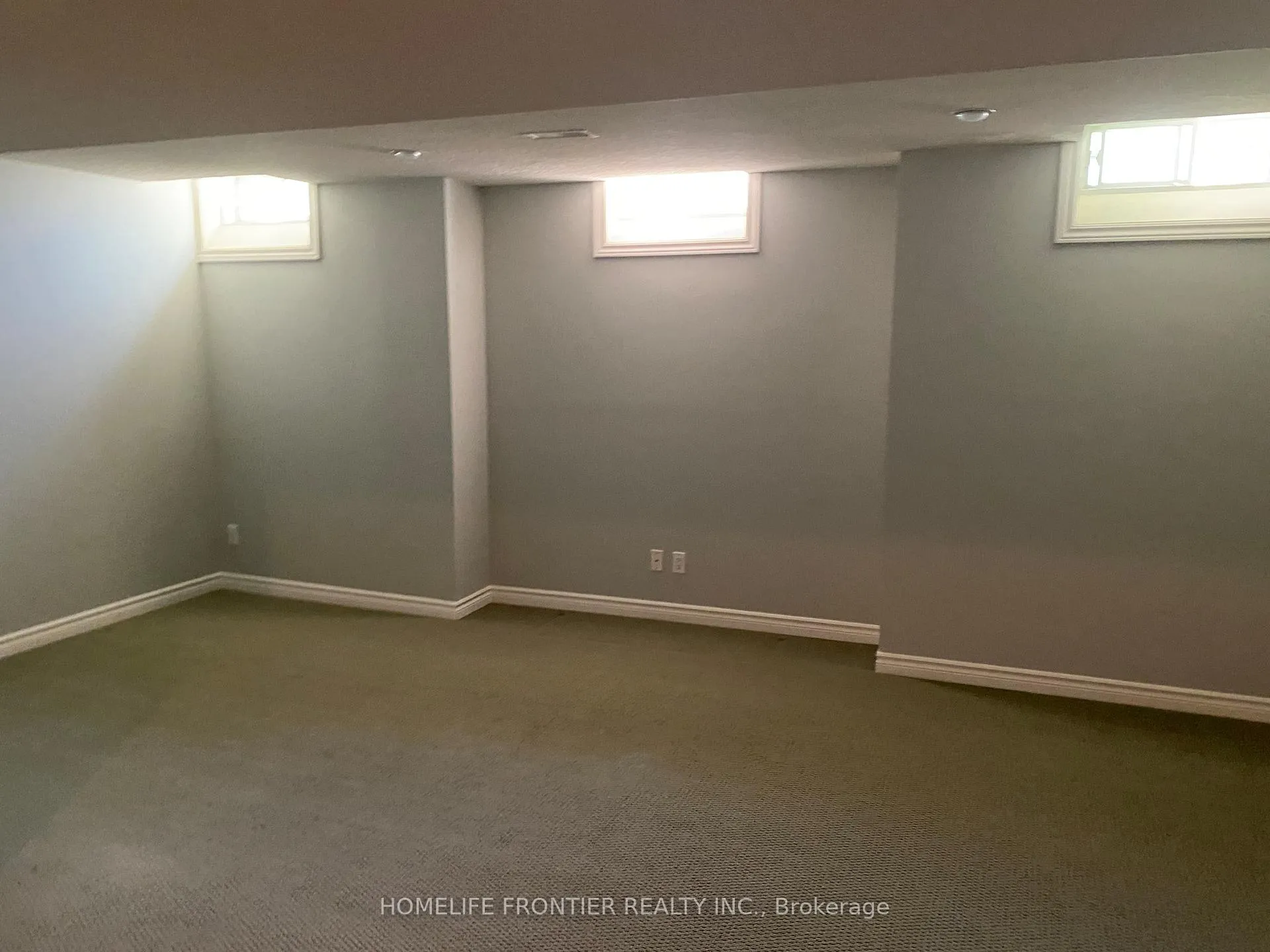 Photo 10 of 87 Estate Garden Drive, Richmond Hill, Oak Ridges — HOMEH