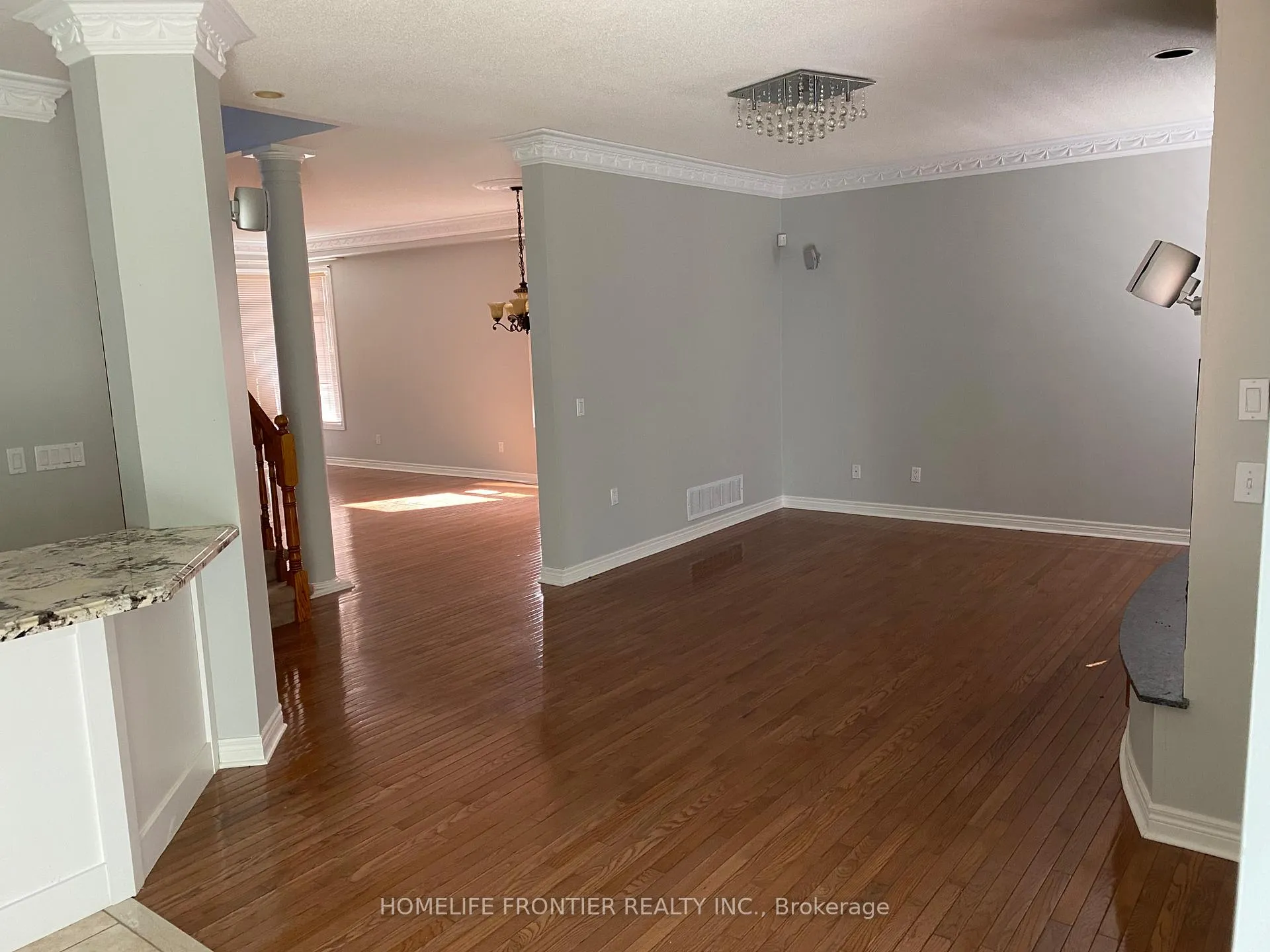 Photo 13 of 87 Estate Garden Drive, Richmond Hill, Oak Ridges — HOMEH