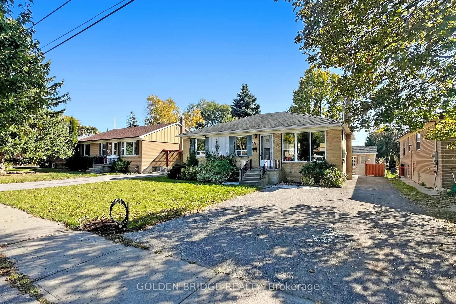 Photo 2 of 438 Centre Street E, Richmond Hill, Crosby — HOMEH