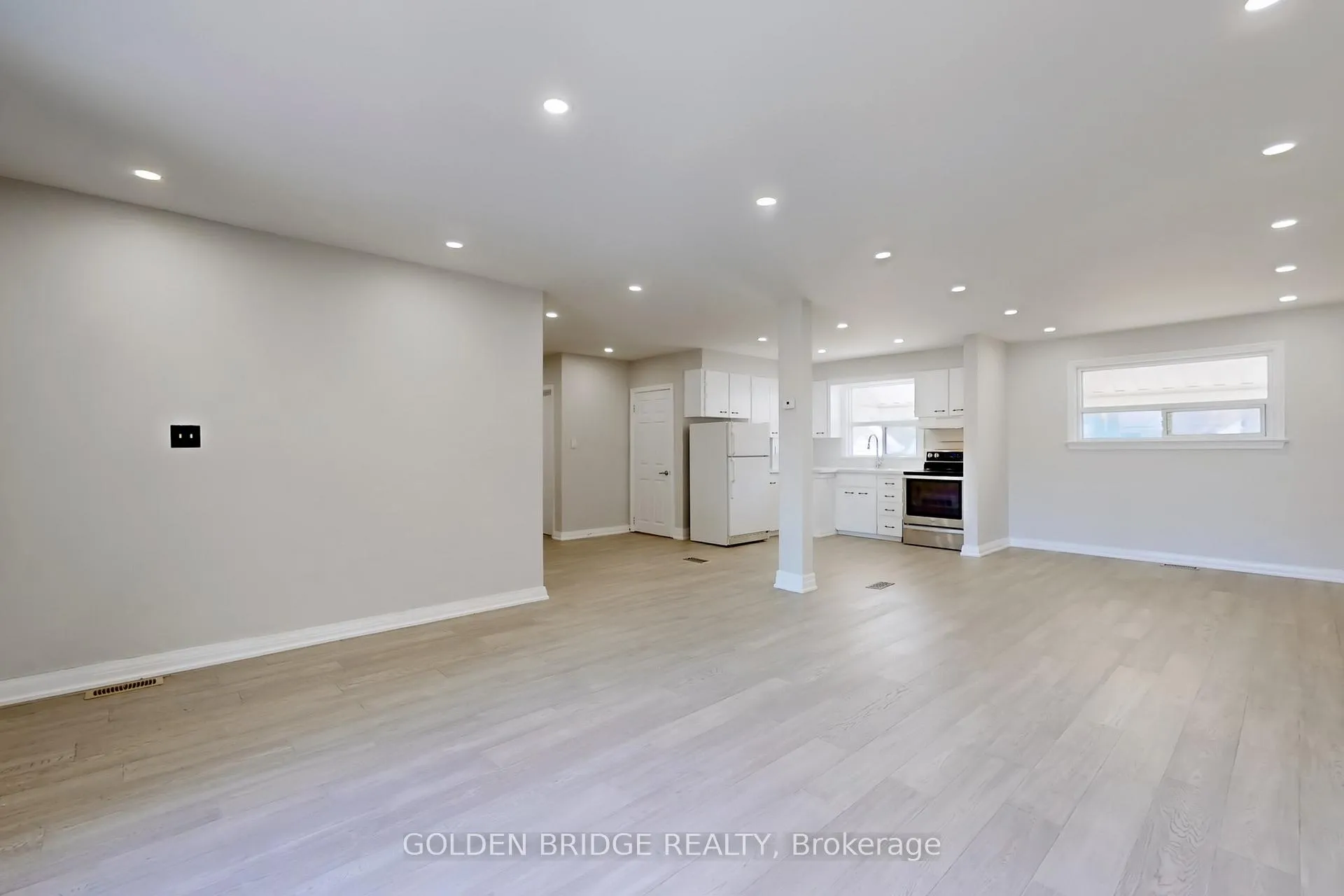 Photo 4 of 438 Centre Street E, Richmond Hill, Crosby — HOMEH