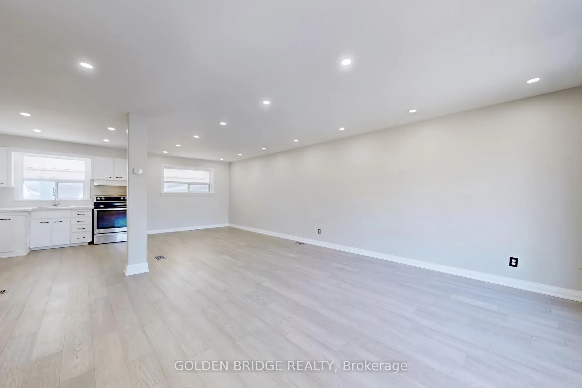 Photo 5 of 438 Centre Street E, Richmond Hill, Crosby — HOMEH