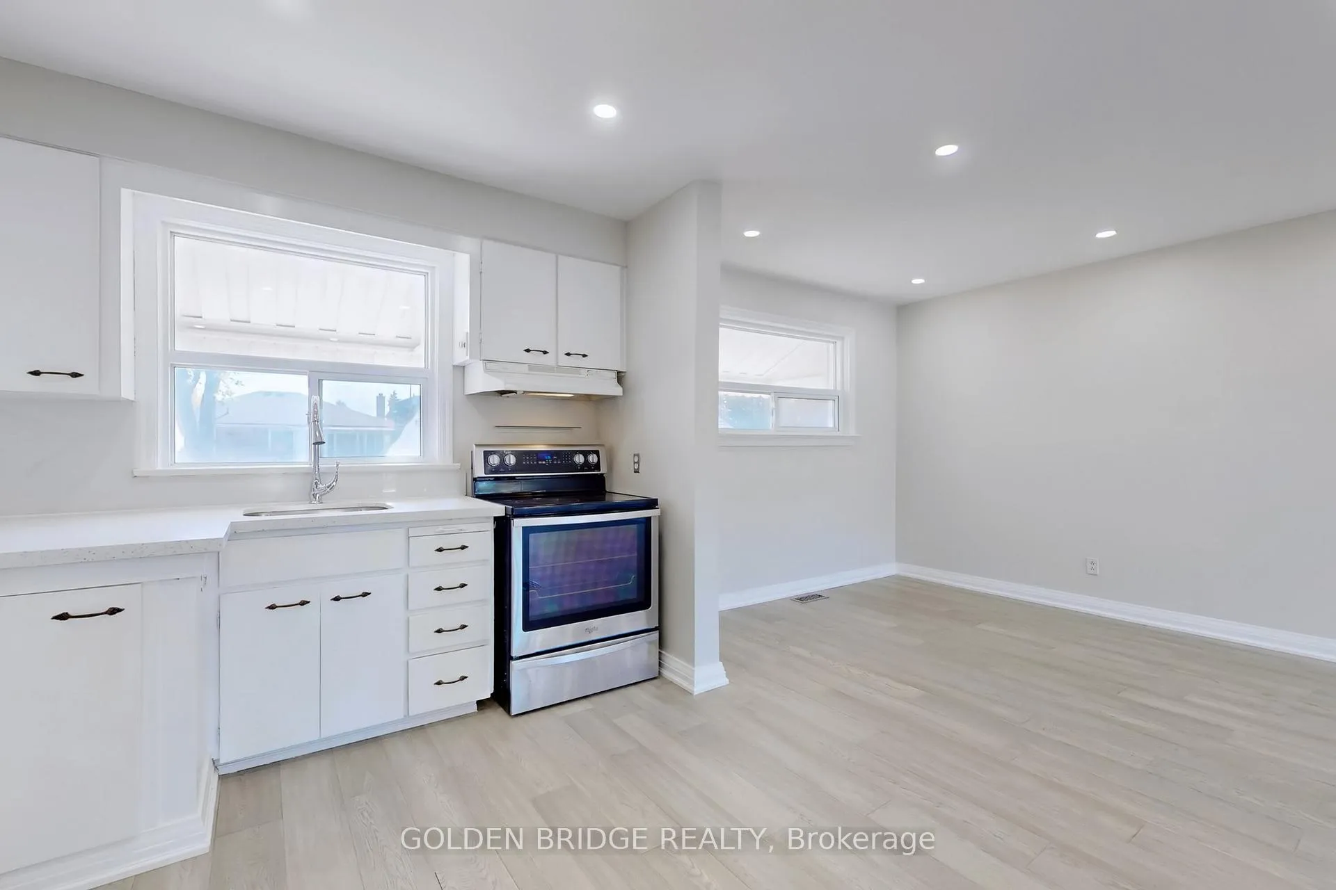 Photo 8 of 438 Centre Street E, Richmond Hill, Crosby — HOMEH
