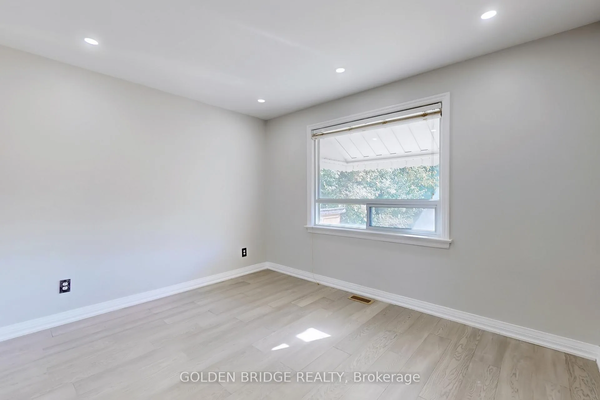 Photo 9 of 438 Centre Street E, Richmond Hill, Crosby — HOMEH