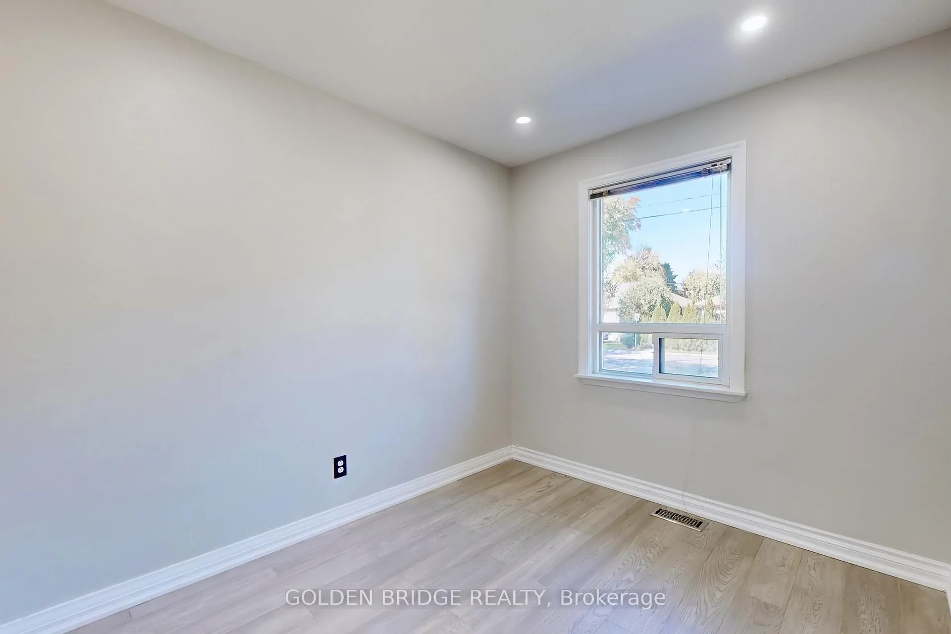 Photo 11 of 438 Centre Street E, Richmond Hill, Crosby — HOMEH