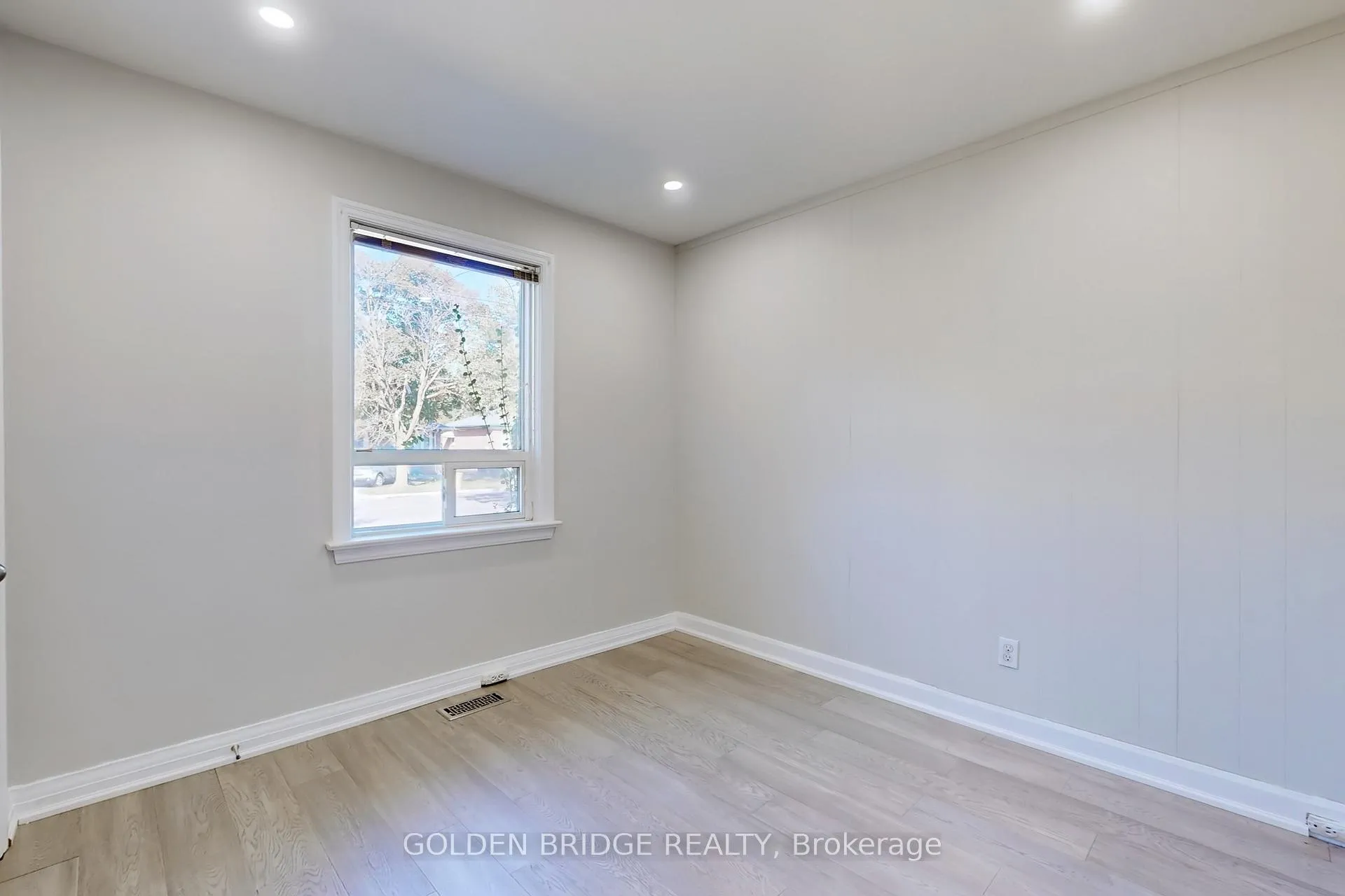 Photo 14 of 438 Centre Street E, Richmond Hill, Crosby — HOMEH