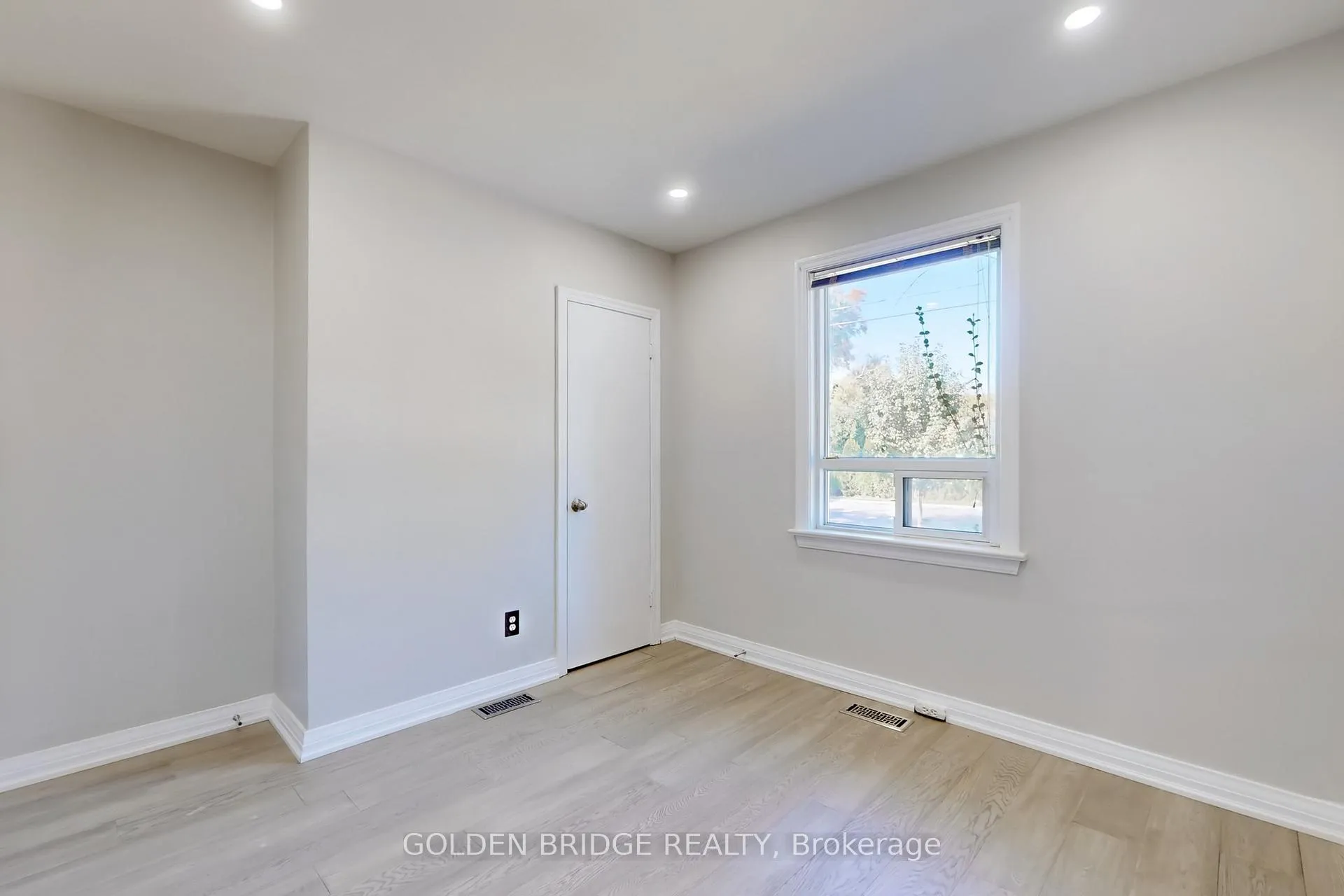 Photo 15 of 438 Centre Street E, Richmond Hill, Crosby — HOMEH