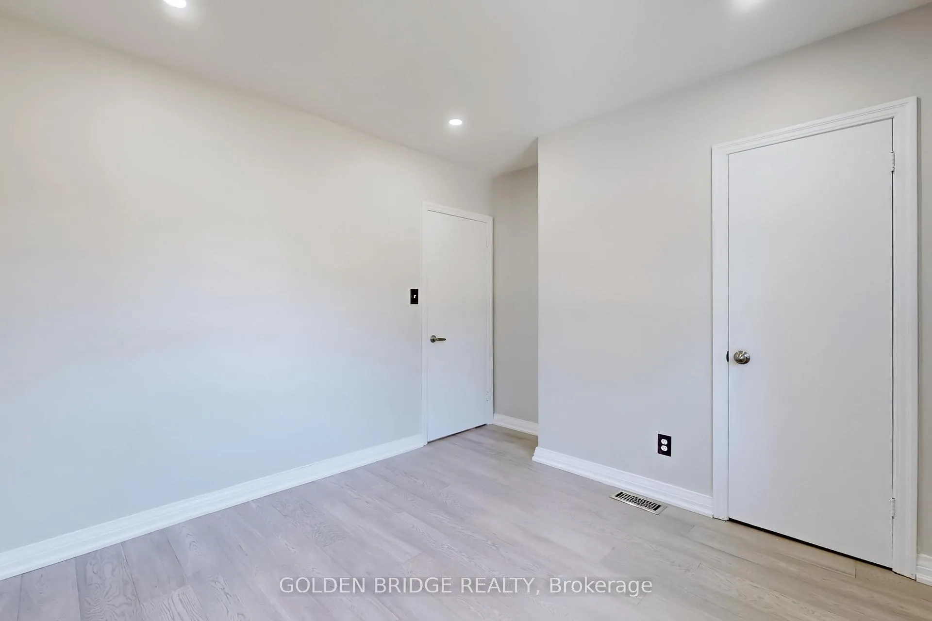 Photo 16 of 438 Centre Street E, Richmond Hill, Crosby — HOMEH