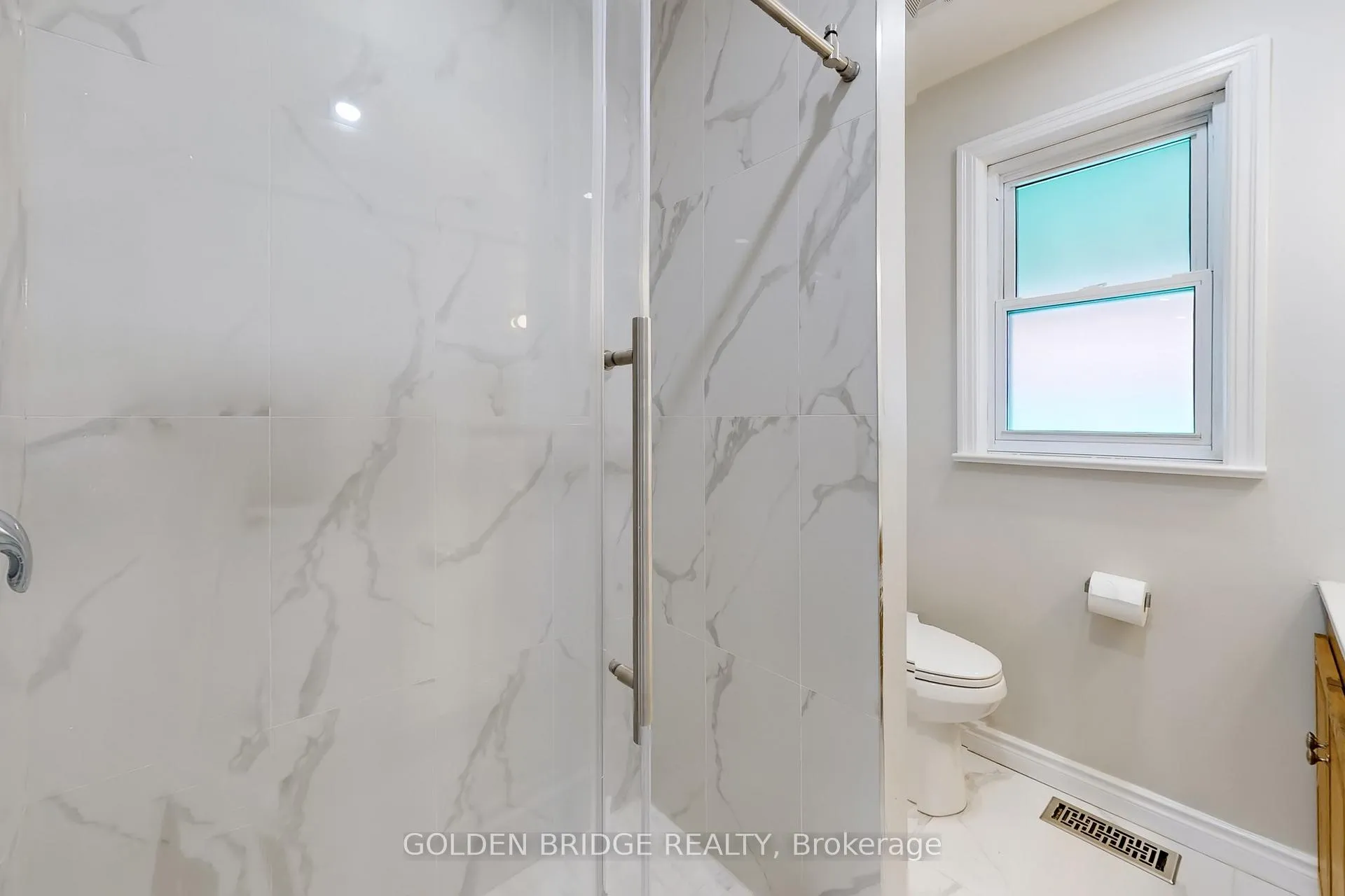 Photo 17 of 438 Centre Street E, Richmond Hill, Crosby — HOMEH