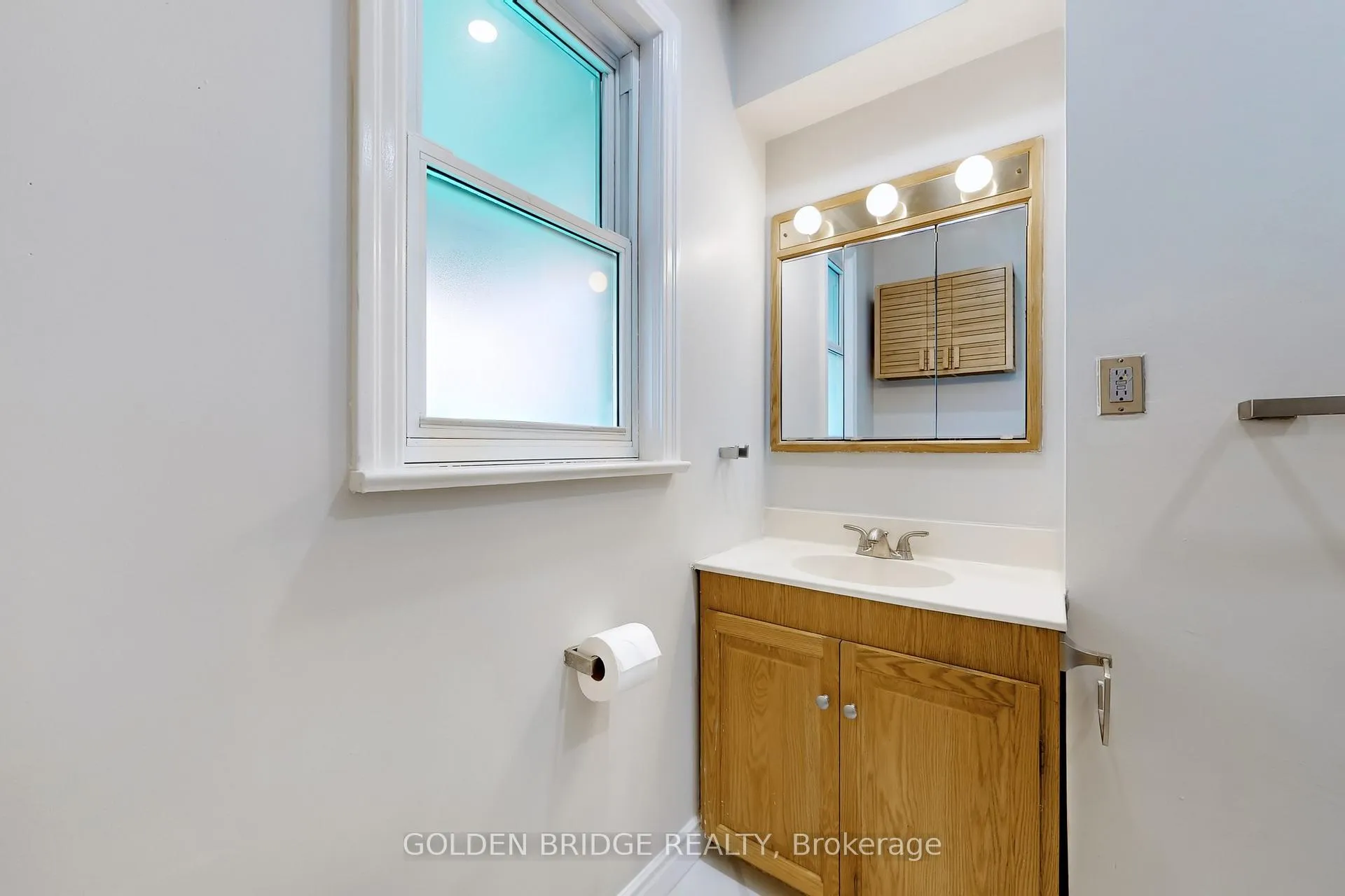 Photo 18 of 438 Centre Street E, Richmond Hill, Crosby — HOMEH