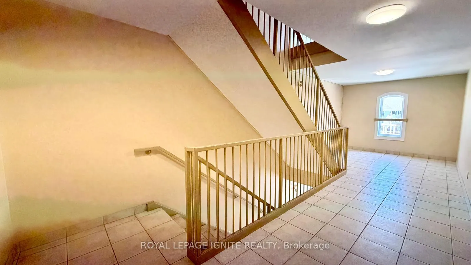 Photo 3 of Unit 209, 94 Aspen Springs Drive, Clarington, Bowmanville — HOMEH