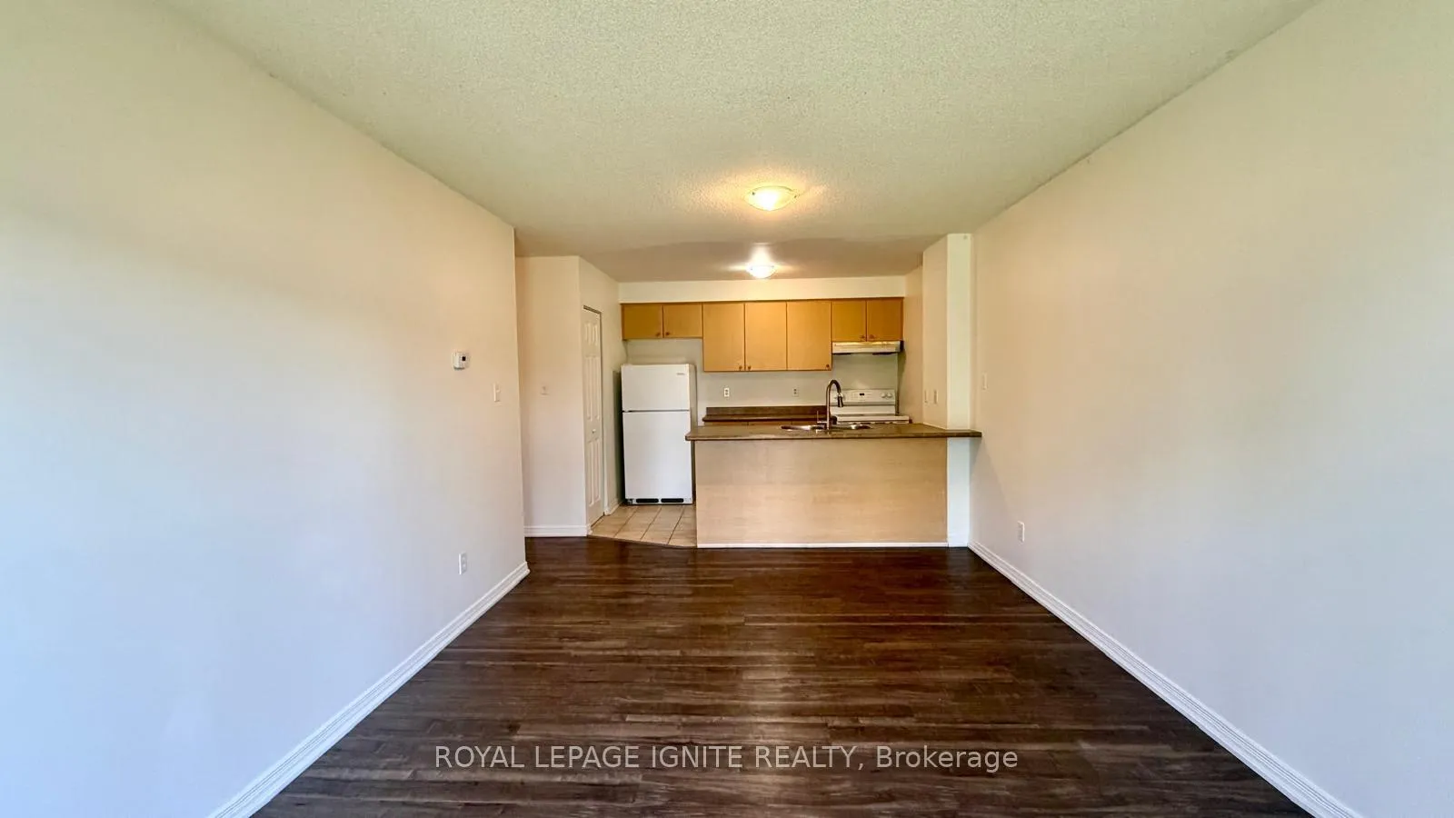 Photo 7 of Unit 209, 94 Aspen Springs Drive, Clarington, Bowmanville — HOMEH