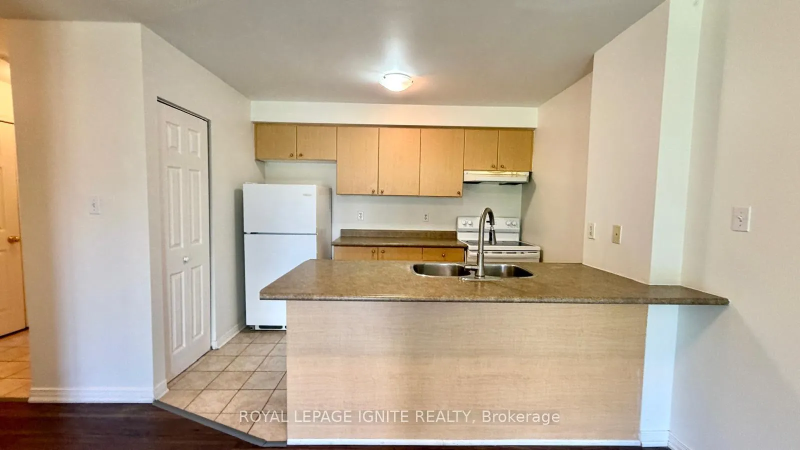 Photo 8 of Unit 209, 94 Aspen Springs Drive, Clarington, Bowmanville — HOMEH
