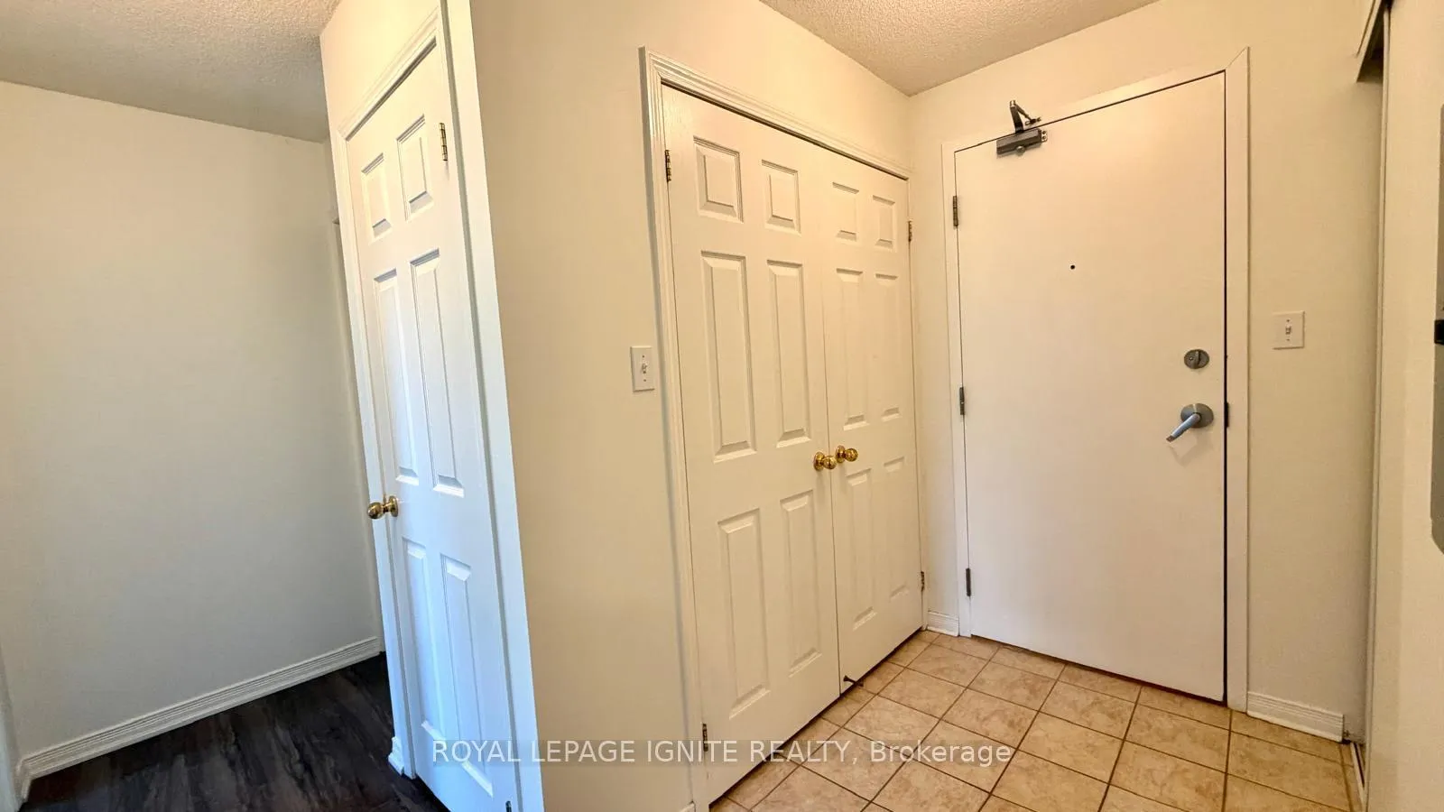Photo 9 of Unit 209, 94 Aspen Springs Drive, Clarington, Bowmanville — HOMEH