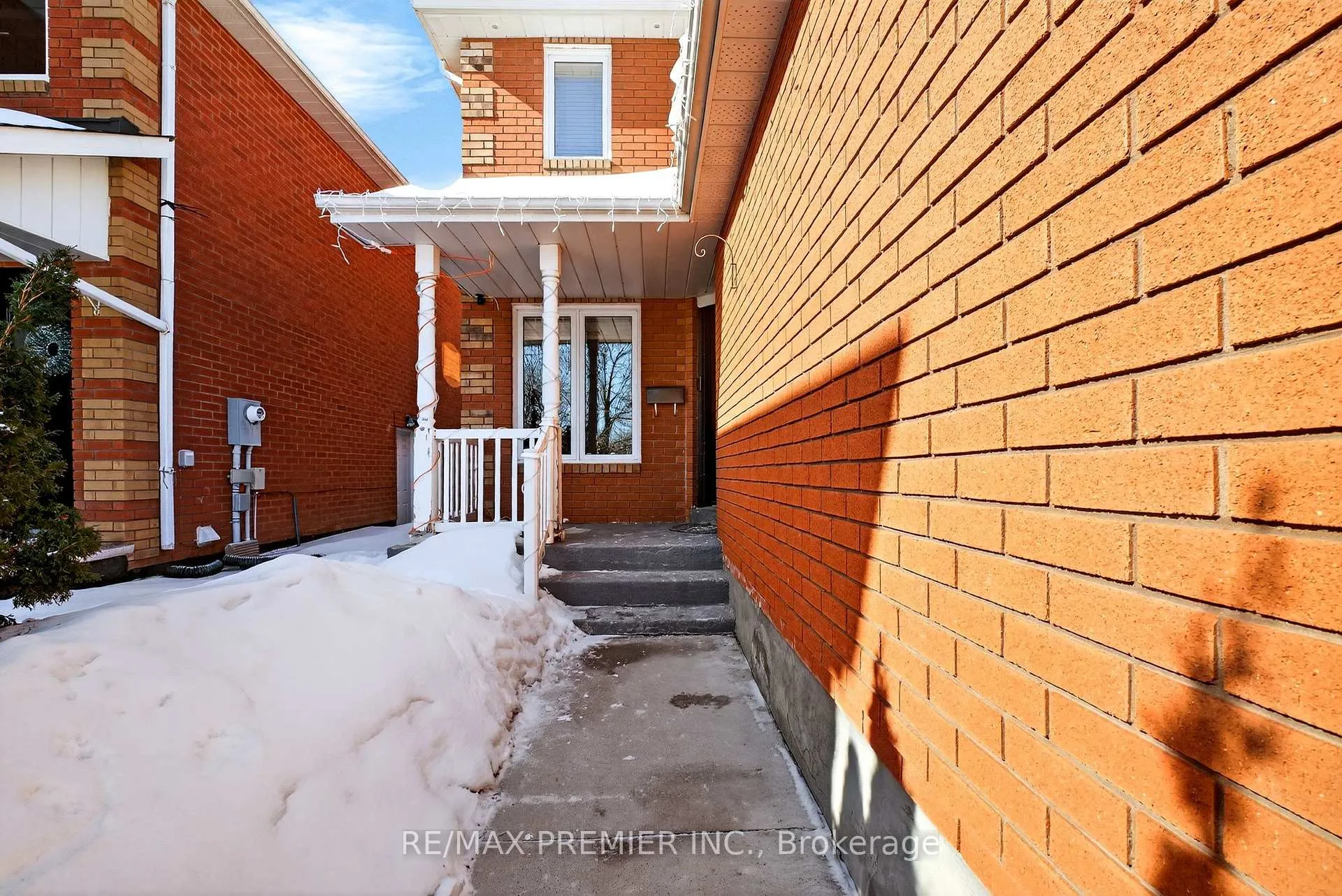 Photo 5 of 12 Bayview Street, Brampton, Northwood Park — HOMEH