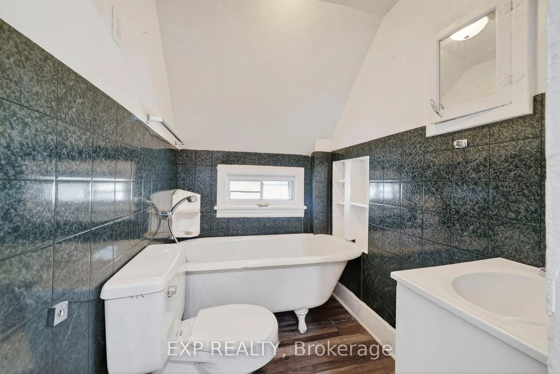 Photo 19 of 231 Water Street W, Cornwall — HOMEH