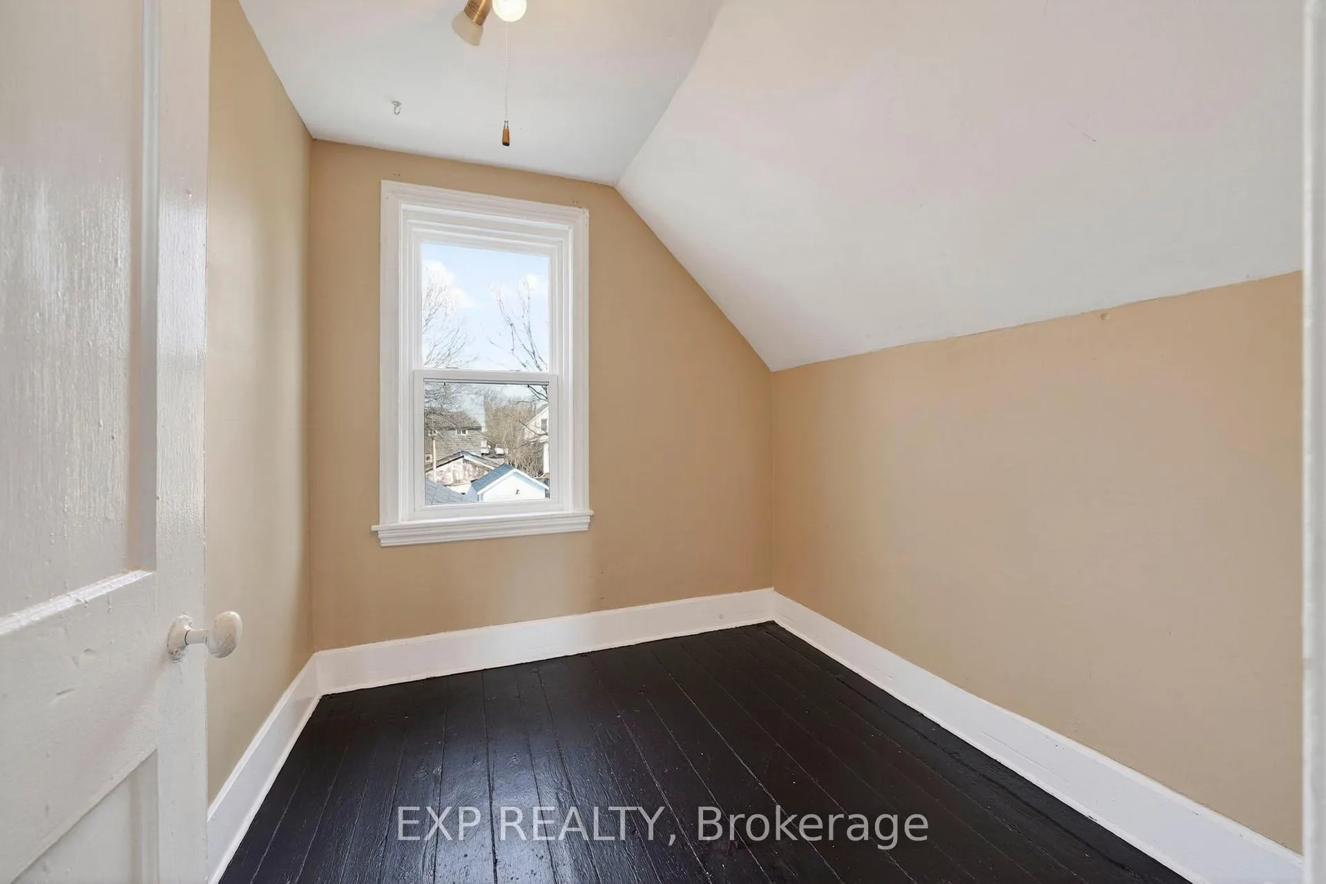 Photo 21 of 231 Water Street W, Cornwall — HOMEH