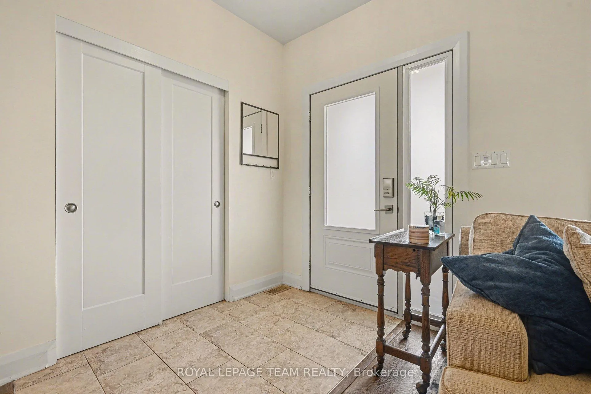 Photo 3 of 121 Grasshopper Lane, Ottawa, Kanata - Kanata (North East) — HOMEH