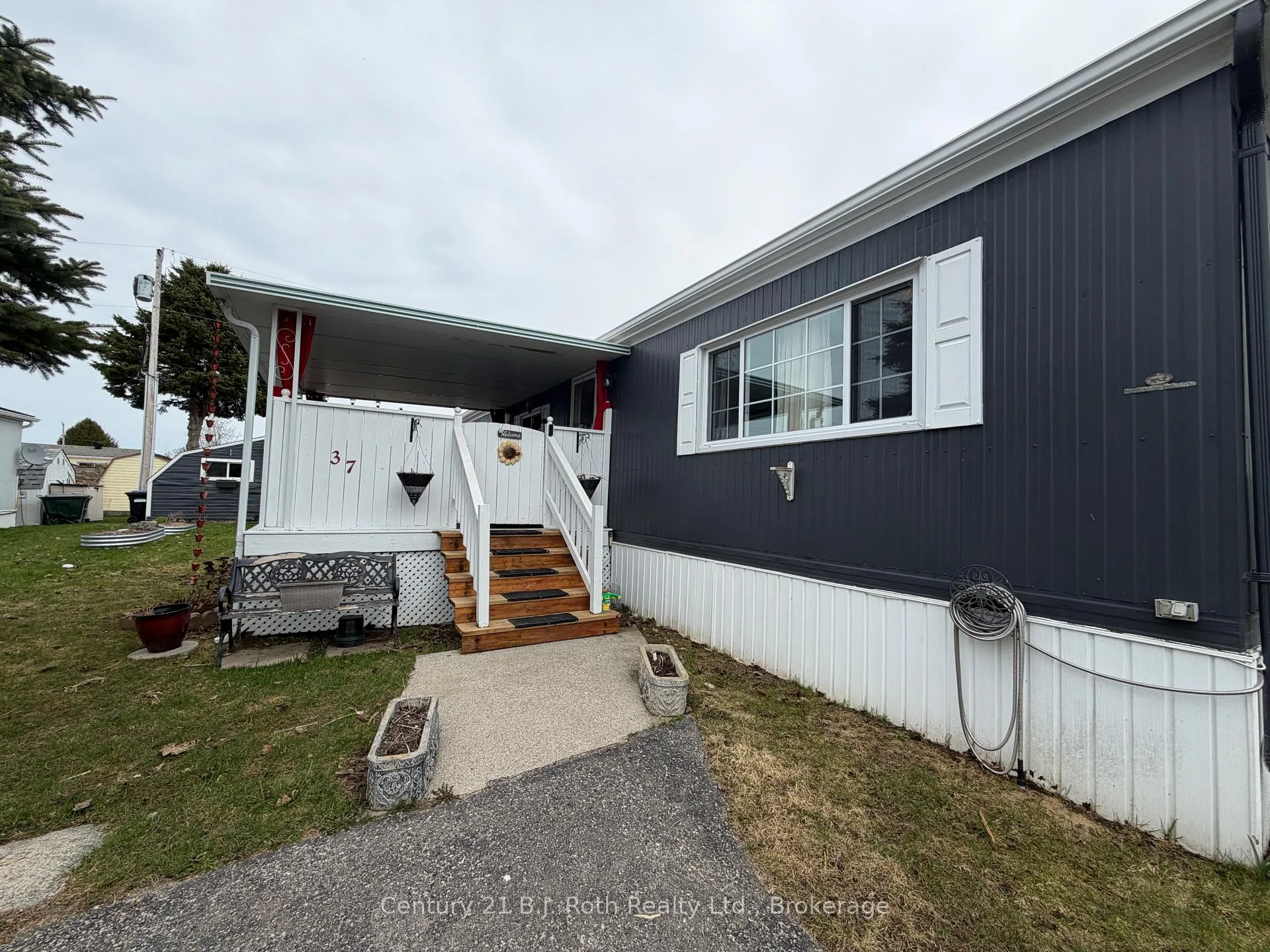 Photo 2 of 37 Berts Road, Midland — HOMEH