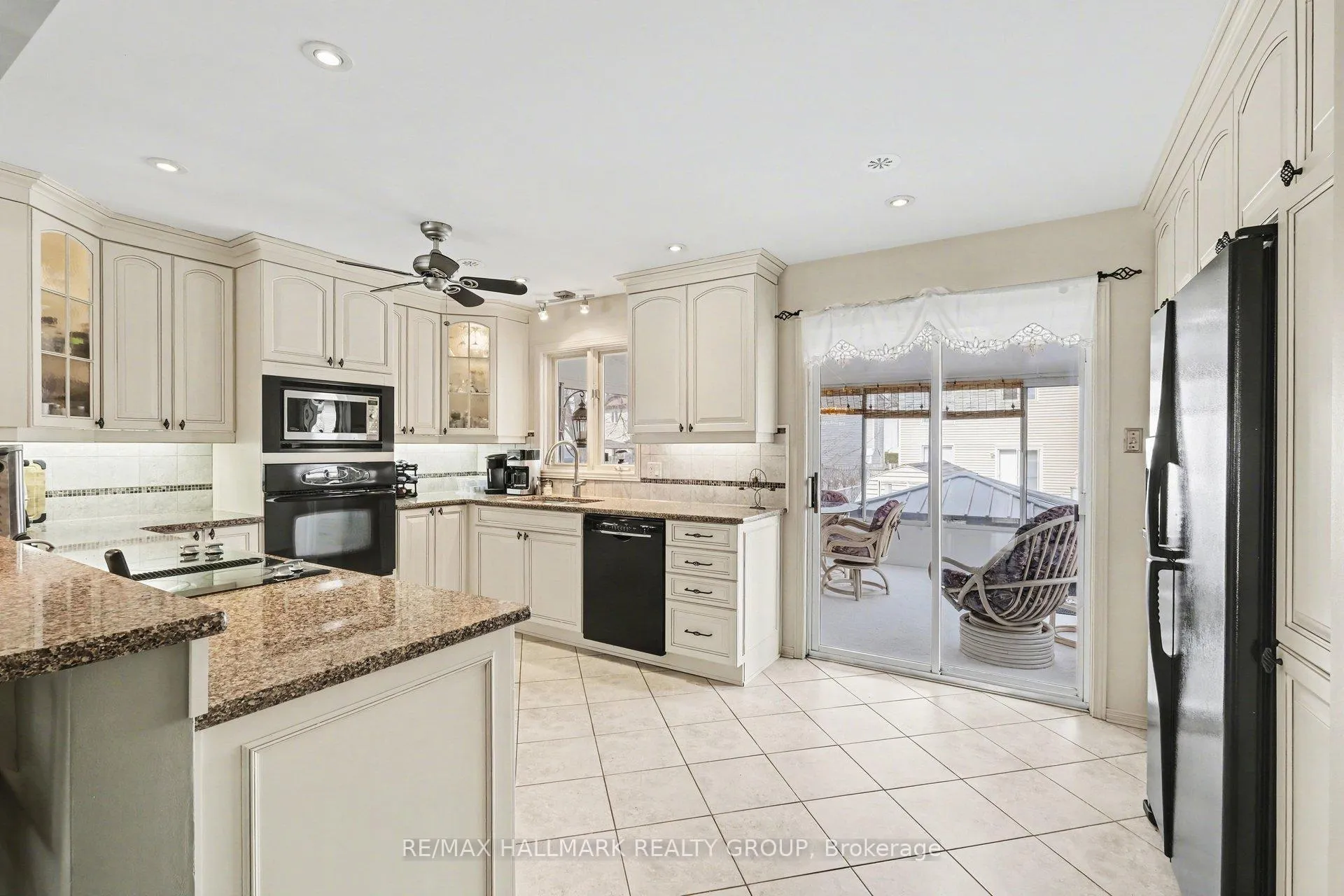 Photo 11 of 641 Wilkie Drive, Ottawa, Fallingbrook/Pineridge — HOMEH