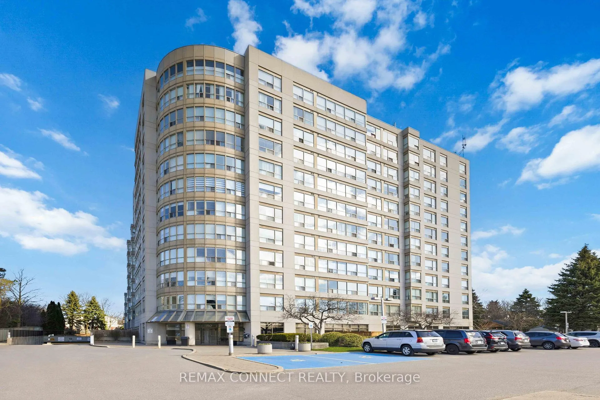 Photo 1 of Unit 814, 712 Rossland Road, Whitby, Pringle Creek — HOMEH