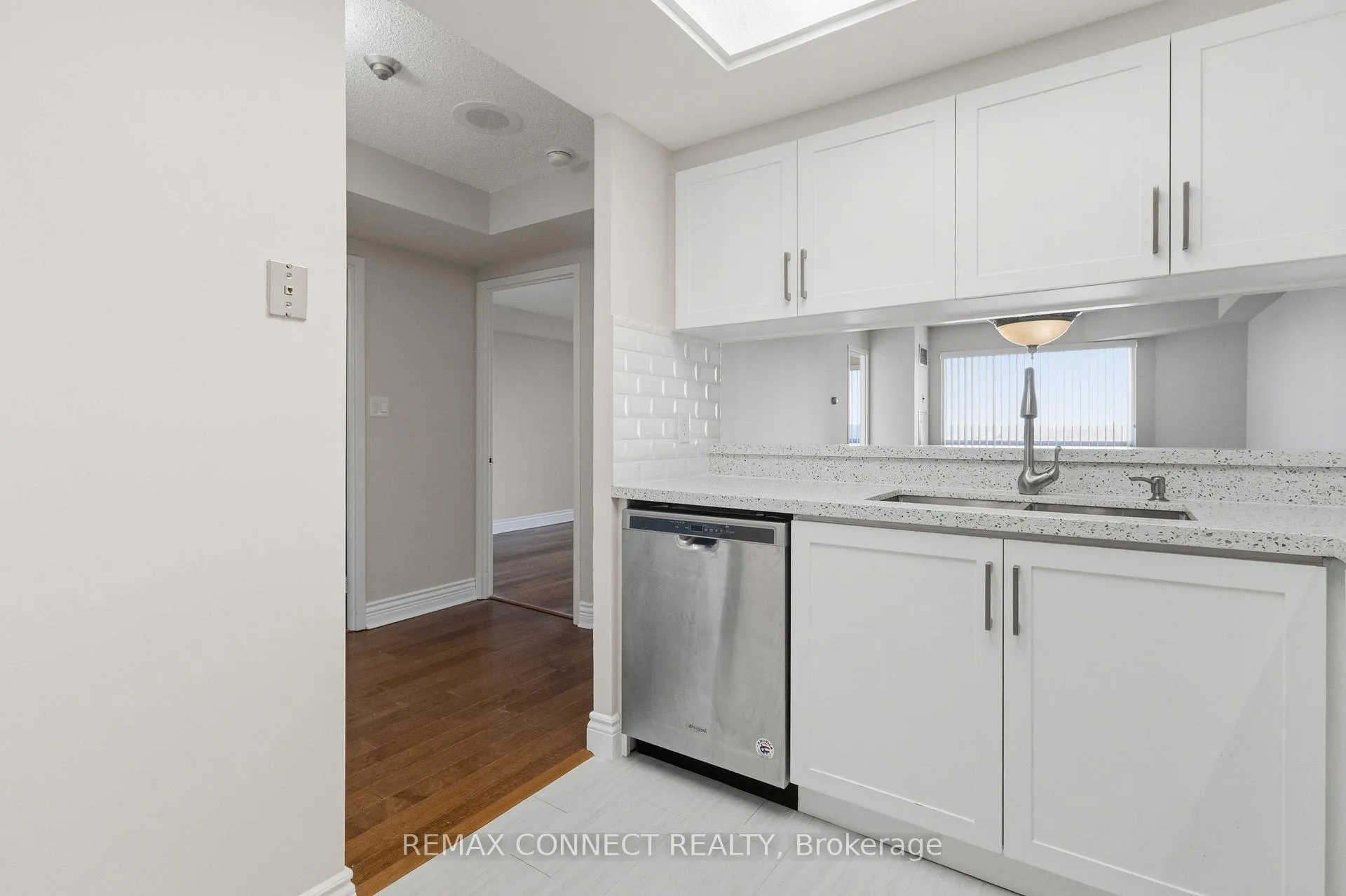 Photo 8 of Unit 814, 712 Rossland Road, Whitby, Pringle Creek — HOMEH