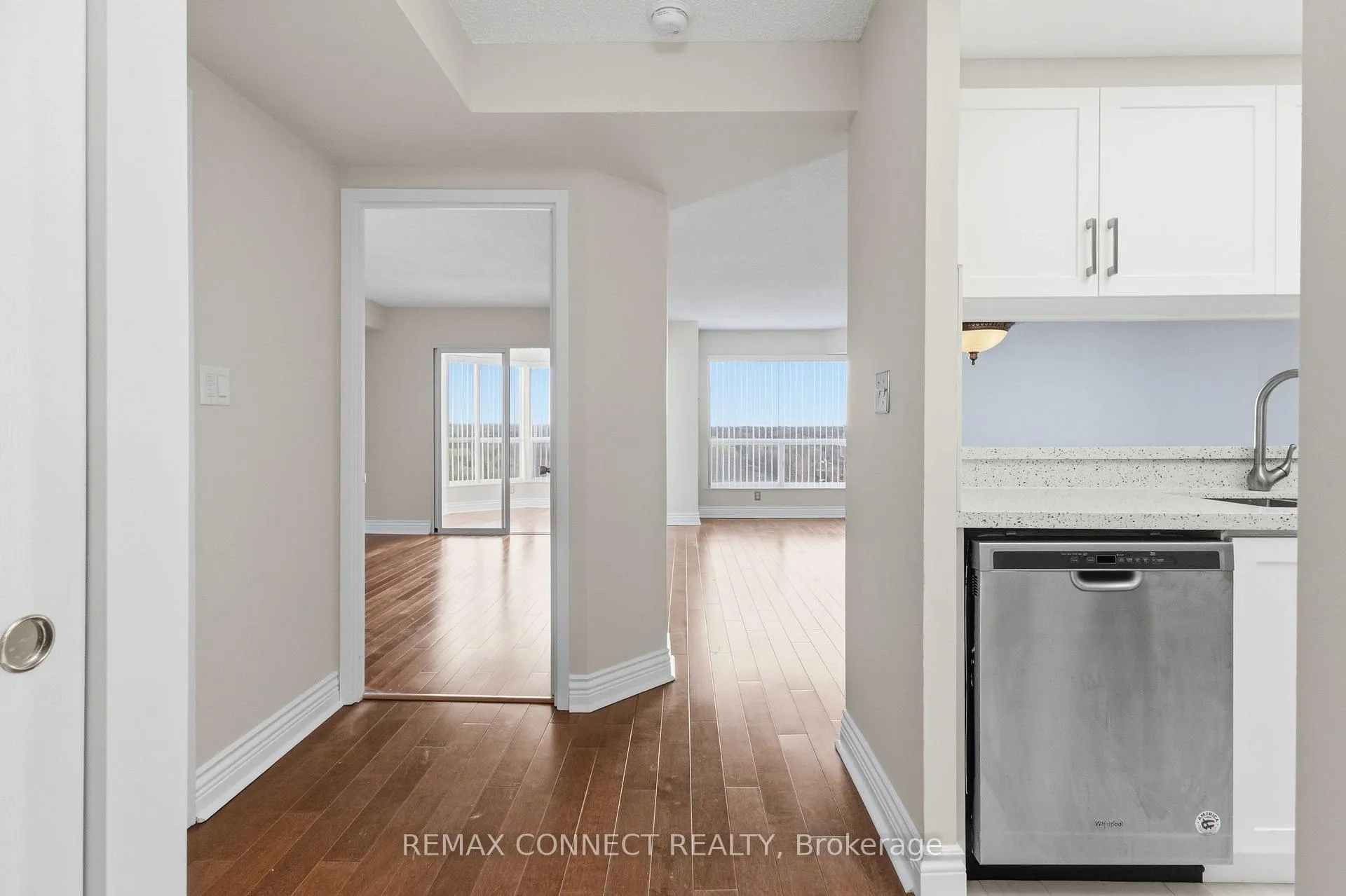 Photo 10 of Unit 814, 712 Rossland Road, Whitby, Pringle Creek — HOMEH