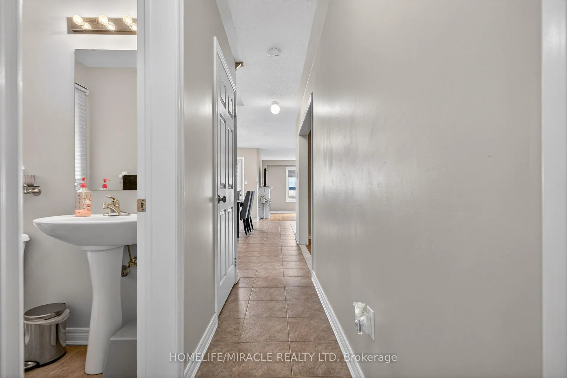 Photo 7 of 191 Petticoat Road, Vaughan, Patterson — HOMEH