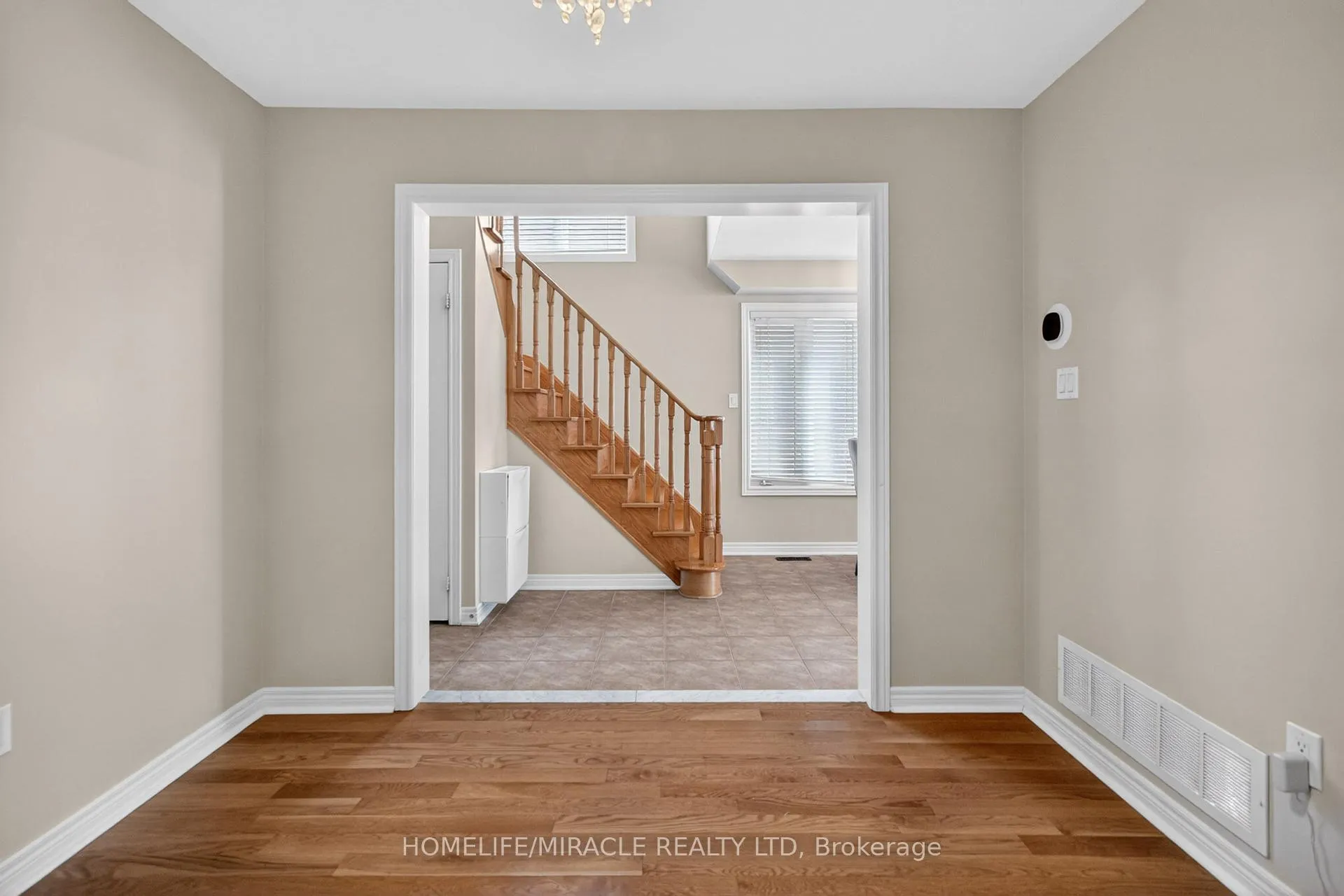 Photo 9 of 191 Petticoat Road, Vaughan, Patterson — HOMEH