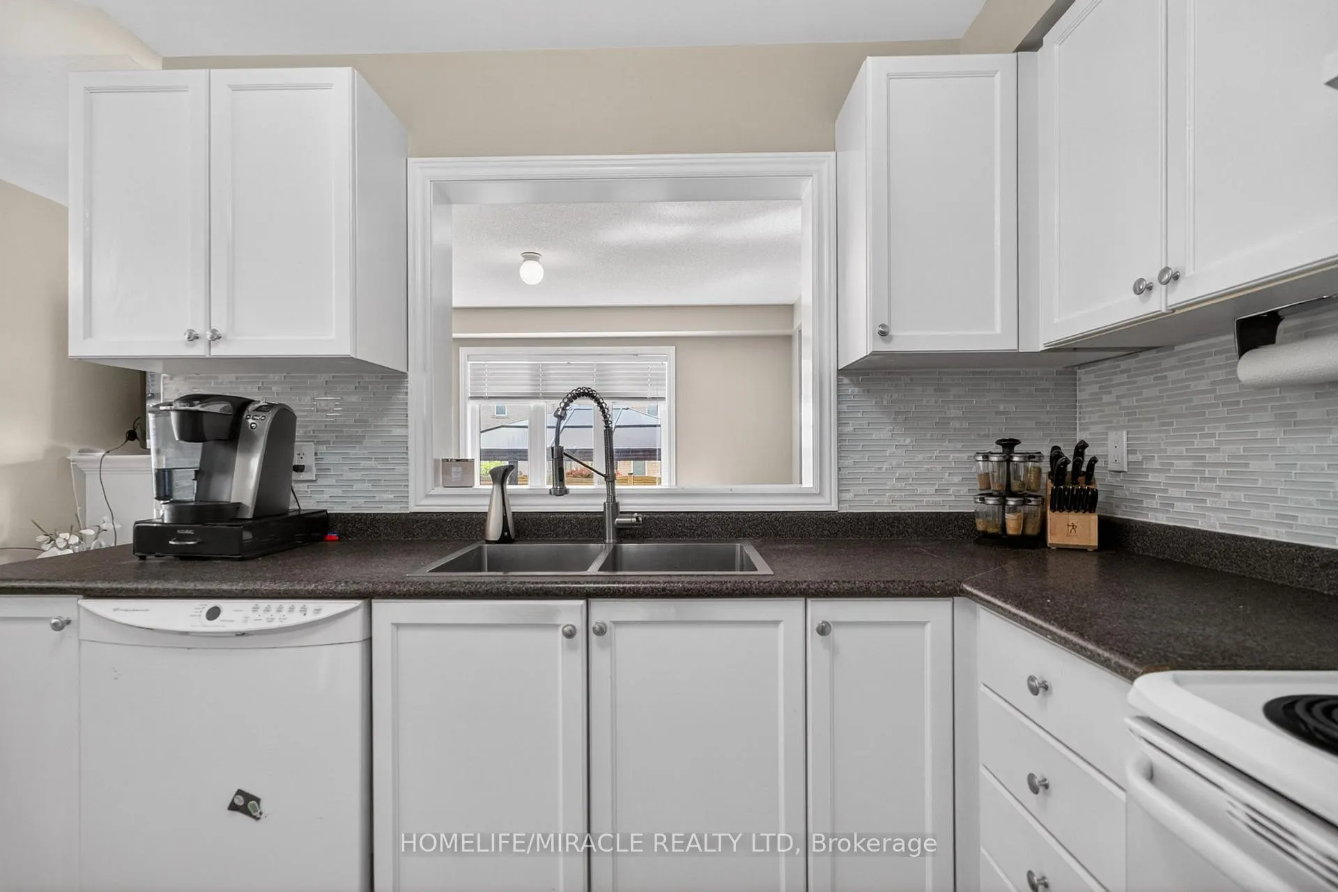 Photo 14 of 191 Petticoat Road, Vaughan, Patterson — HOMEH