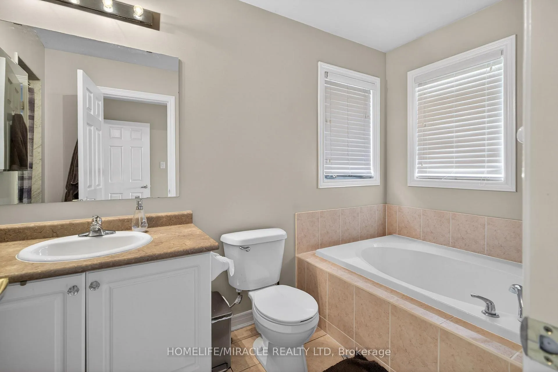 Photo 19 of 191 Petticoat Road, Vaughan, Patterson — HOMEH