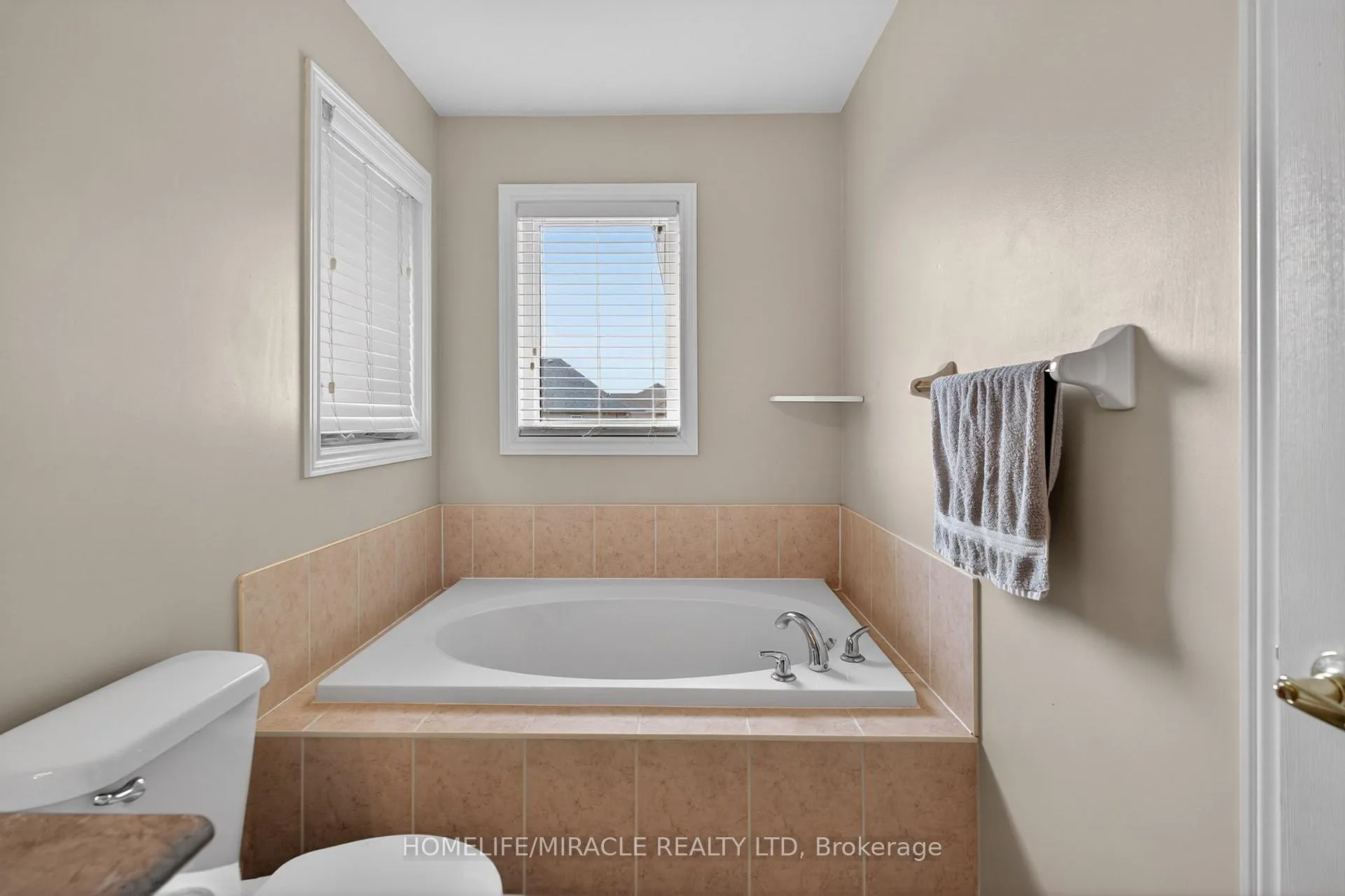 Photo 20 of 191 Petticoat Road, Vaughan, Patterson — HOMEH
