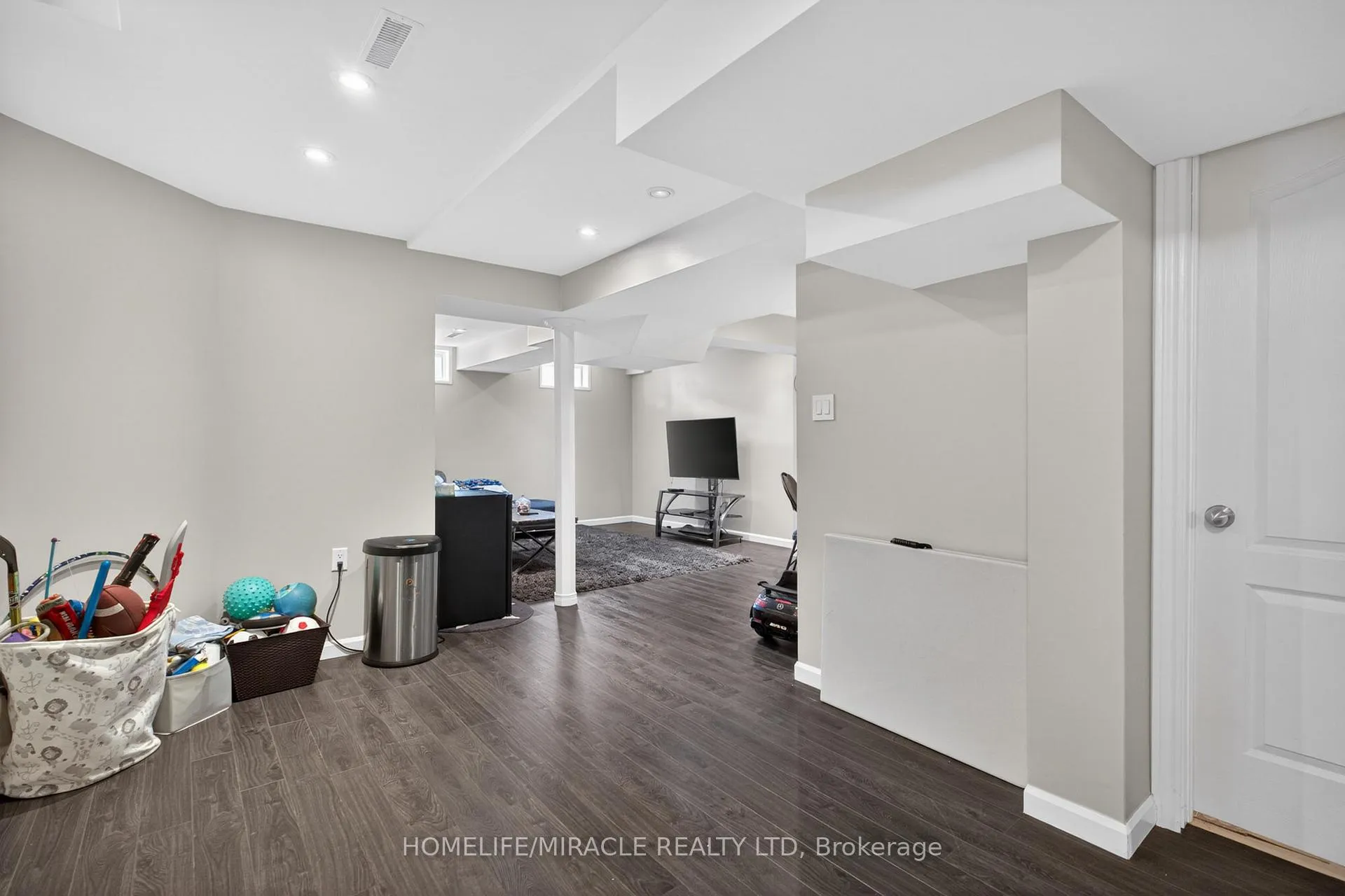 Photo 34 of 191 Petticoat Road, Vaughan, Patterson — HOMEH